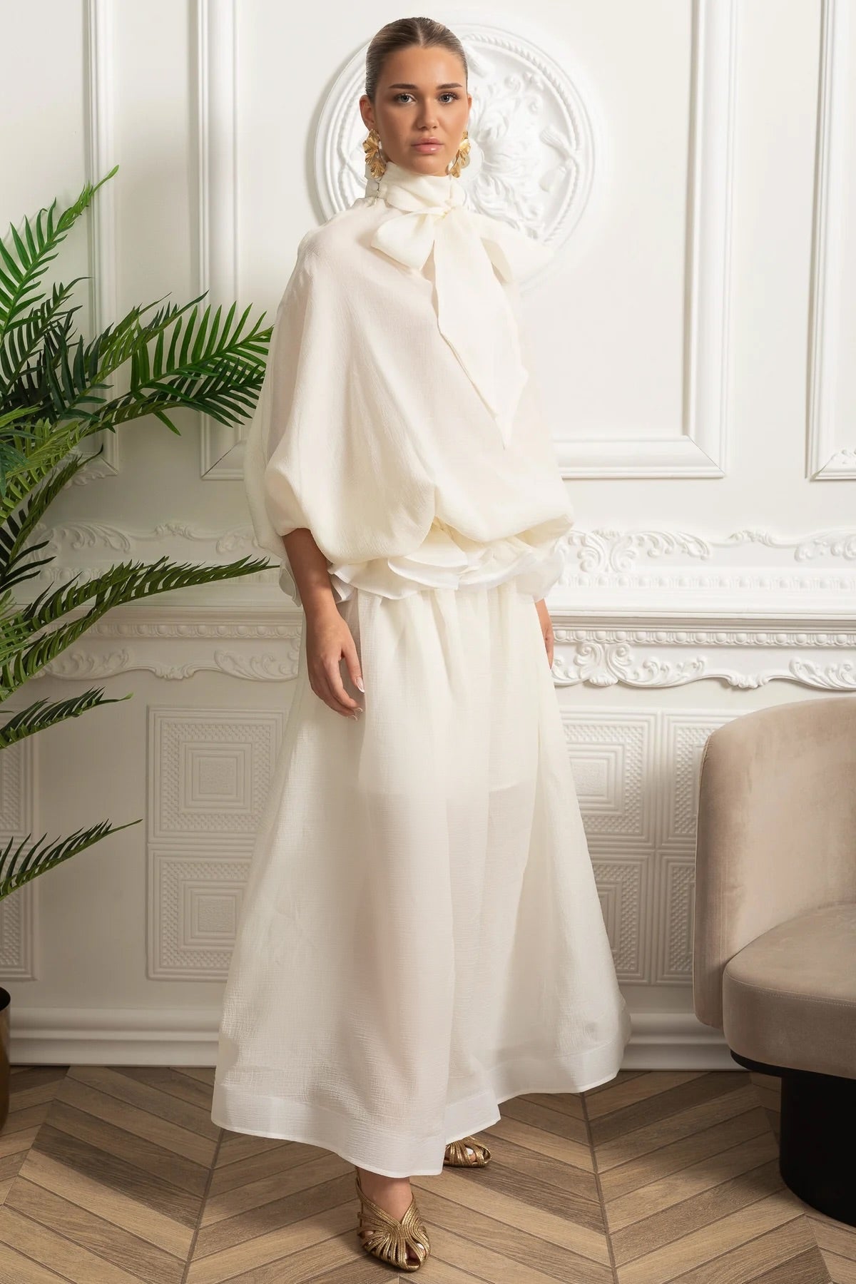 Organza Maxi Dress with Bow Collar and Voluminous Silhouette - Ivoire