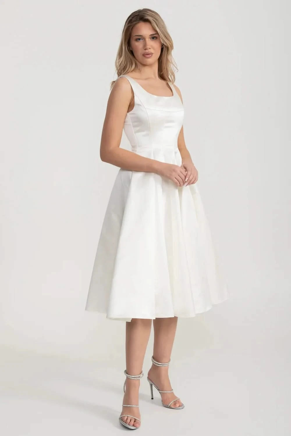 Elegant A-Line Sleeveless Dress With Tailored Bodice And Graceful Flared Skirt - White