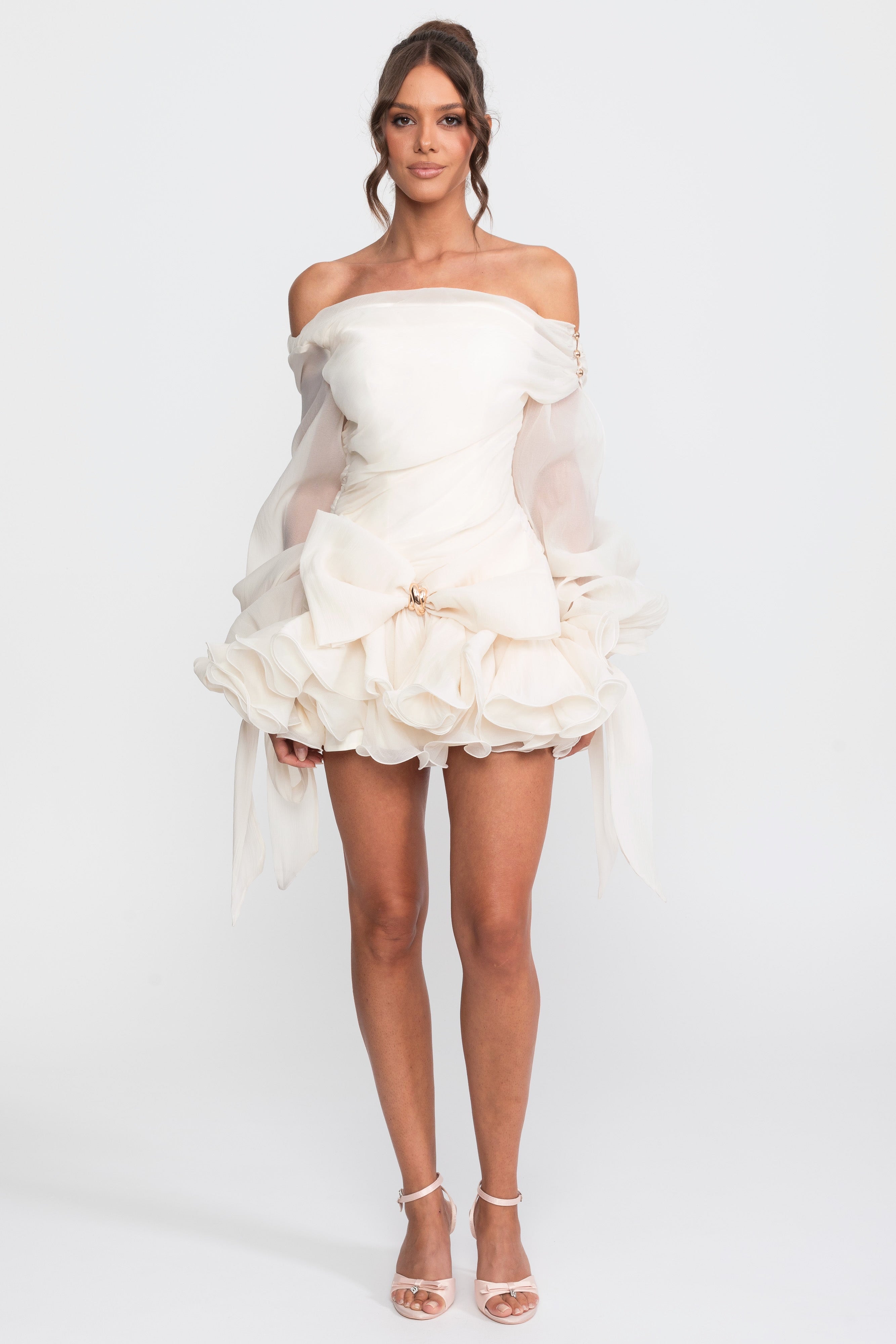 Off-Shoulder Bow Ruffle Mini Dress With Gold Buckle - Ivoire