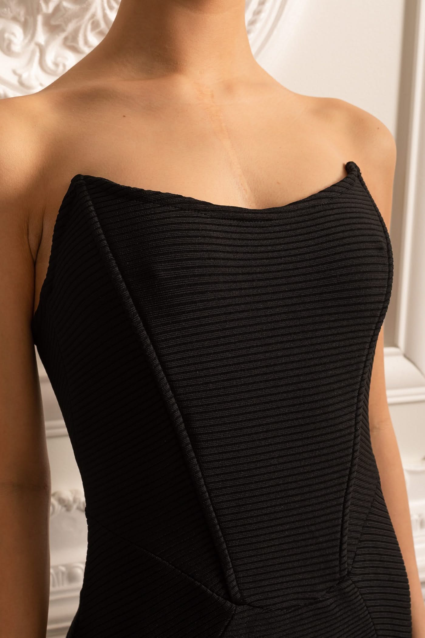Structured Mini Dress With Textured Floral Ruffle Hem And Fitted Bodice - Black