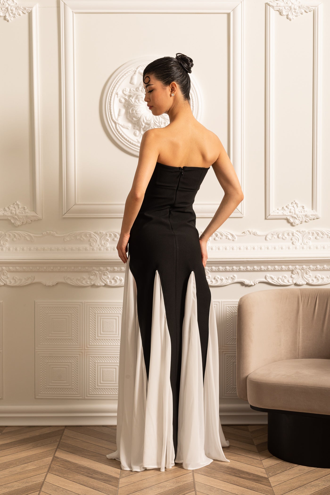 Elegant Gown With Contrasting Chiffon Panel Accents - Black