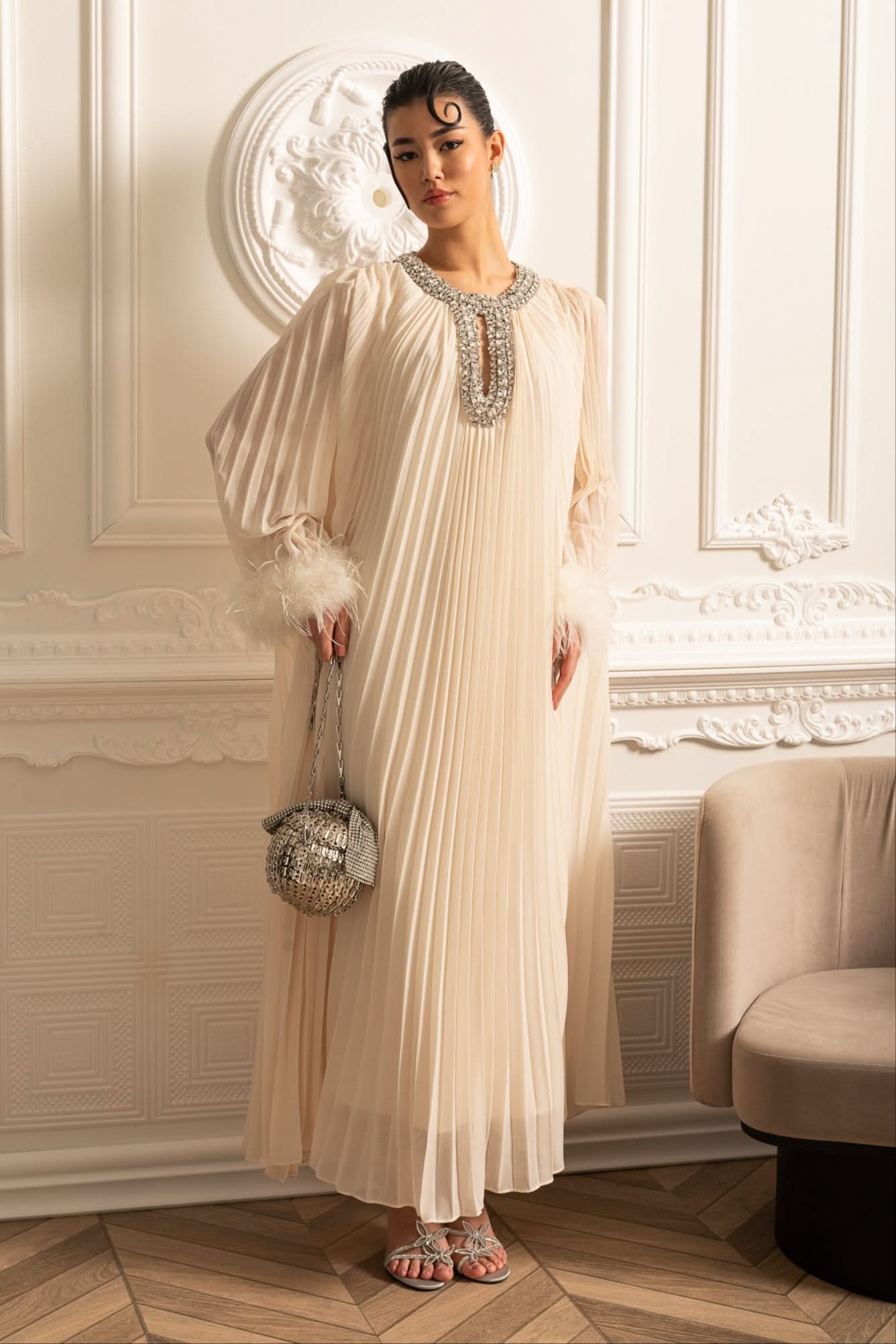 Pleated Long Dress With Feathered Cuffs And Sparkling Neckline - Ivoire