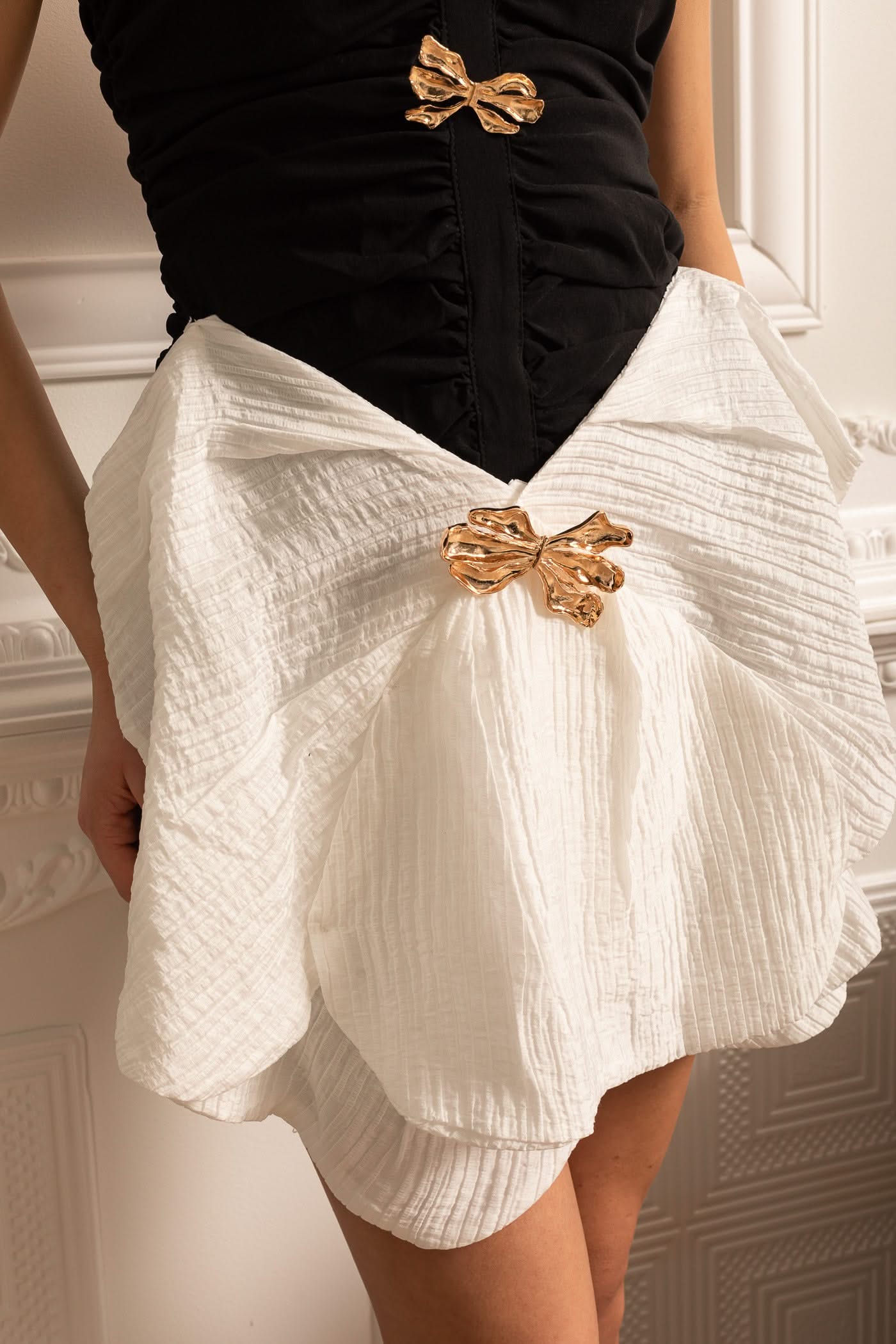 Sleeveless Fitted Dress With Oversized Contrasting Skirt Bow - Black