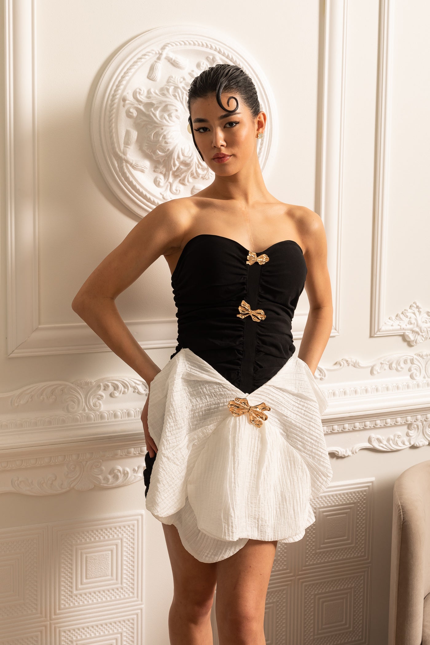 Sleeveless Fitted Dress With Oversized Contrasting Skirt Bow - Black