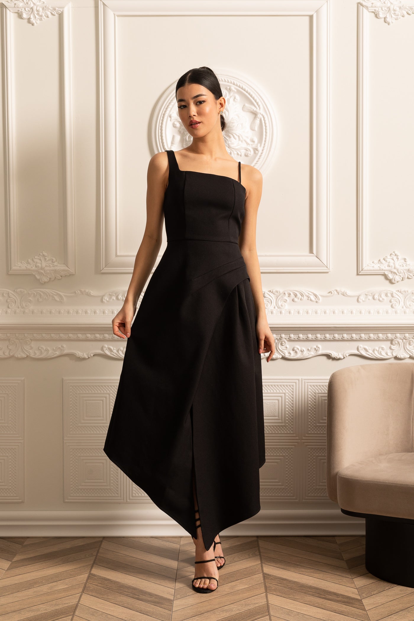 Elegant Asymmetrical Dress With Contrasting White Detachable Capelet - Black