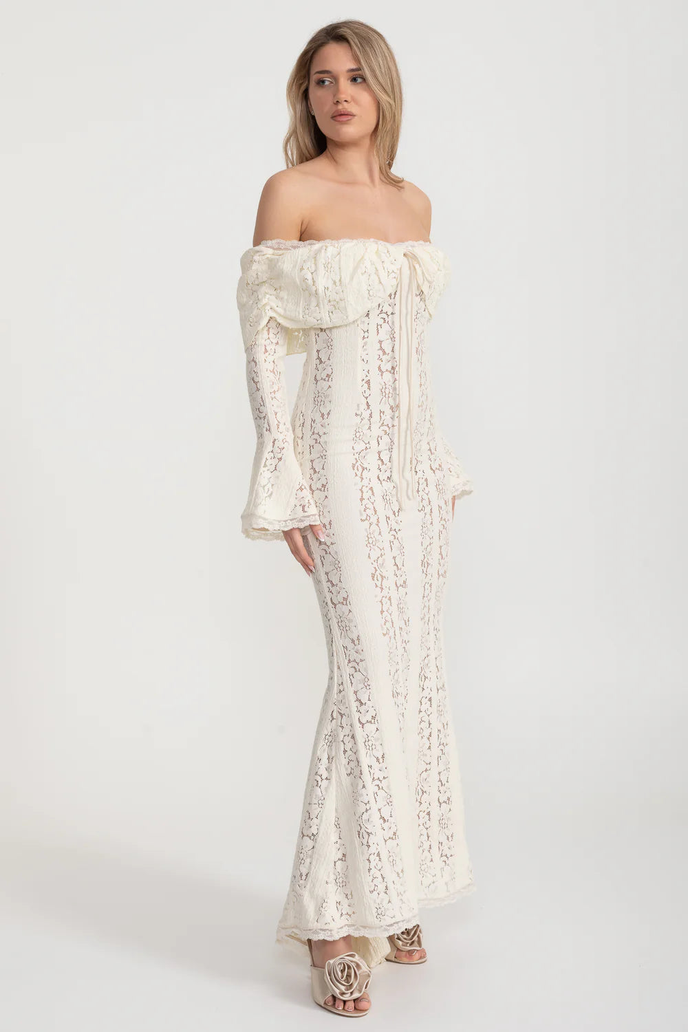 Elegant Off-Shoulder Lace Gown With Long Flared Sleeves - Ivoire