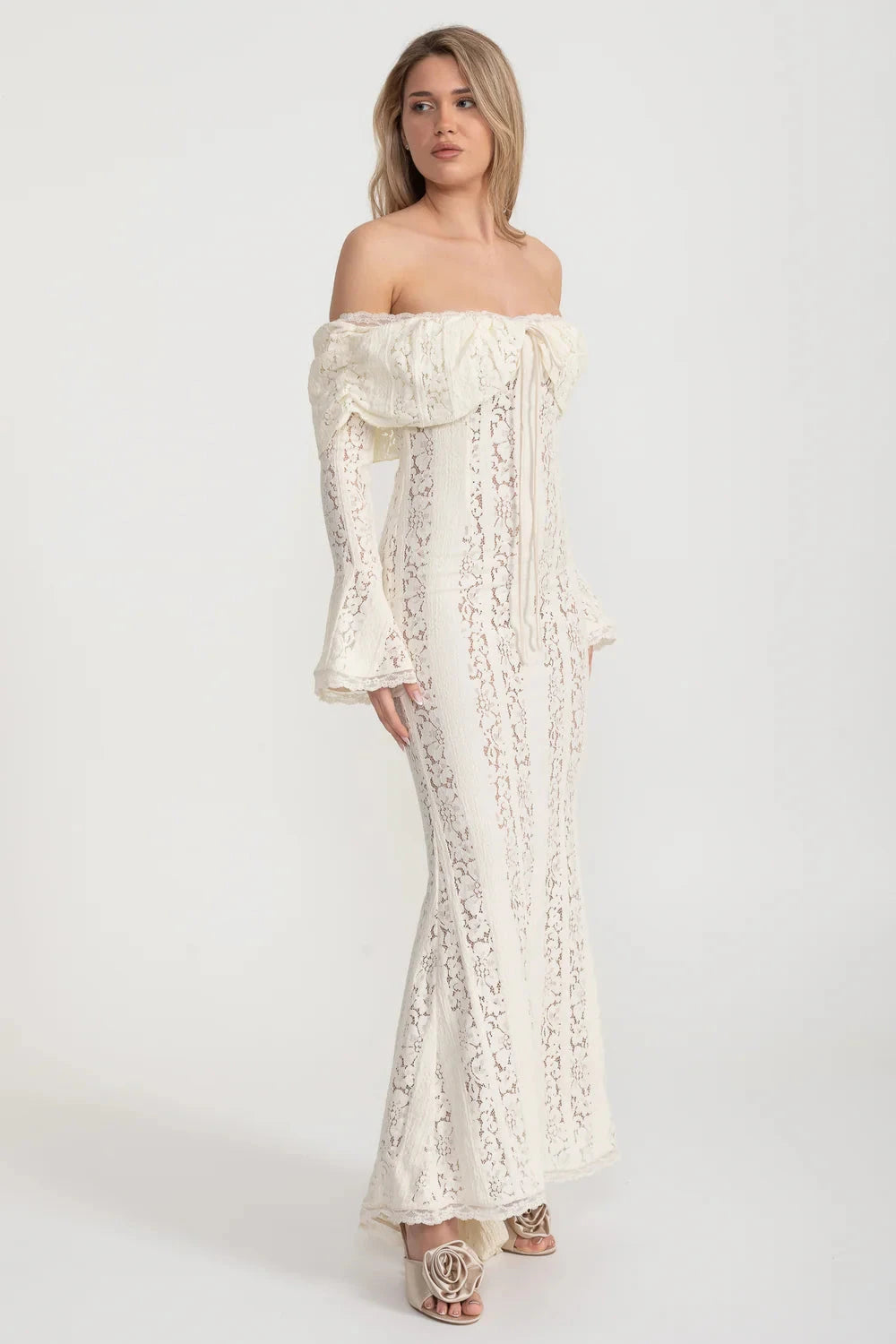 Elegant Off-Shoulder Lace Gown With Long Flared Sleeves - Ivoire