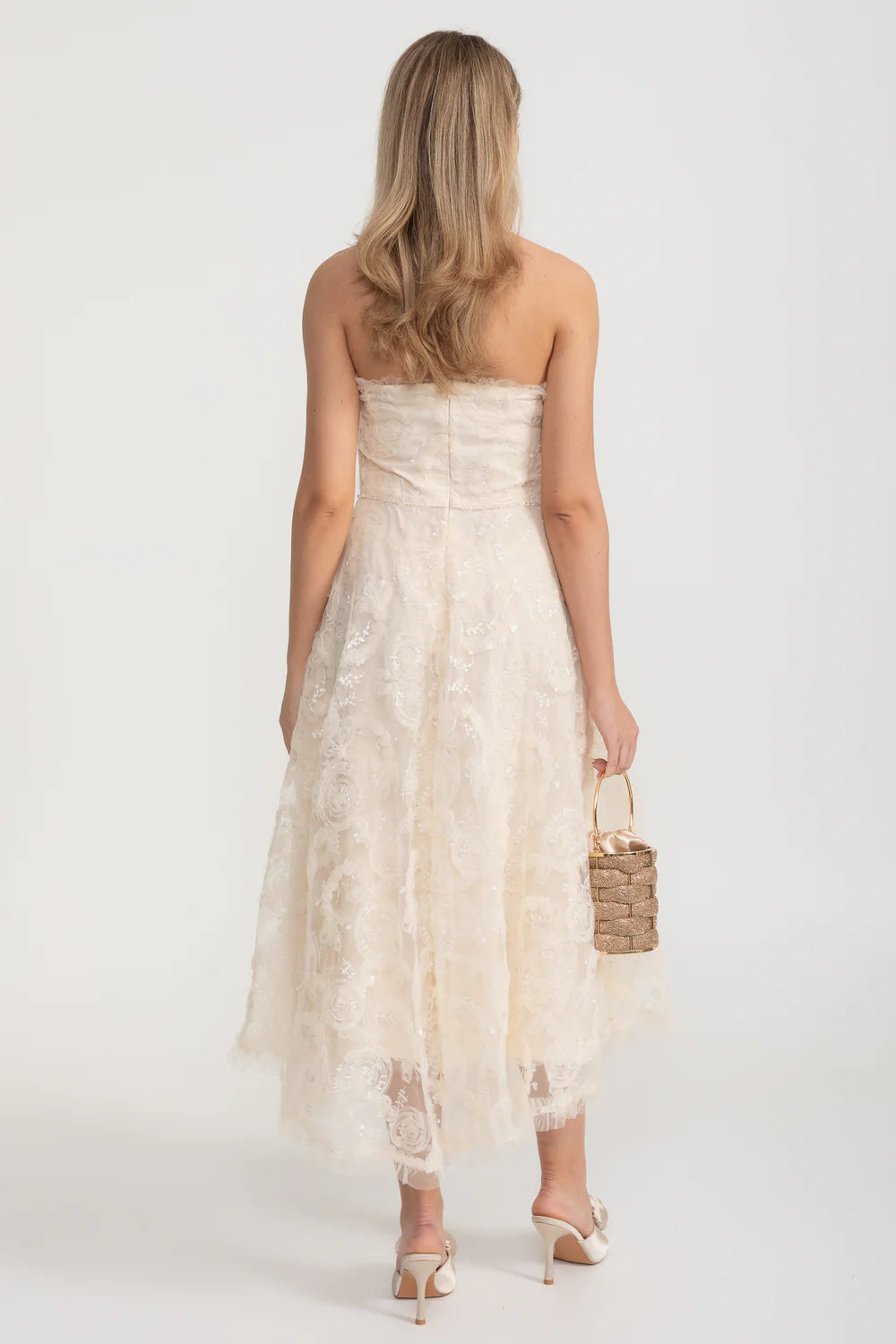 Strapless Lace Gown With Fitted Bodice And Floral Motif - Ivoire