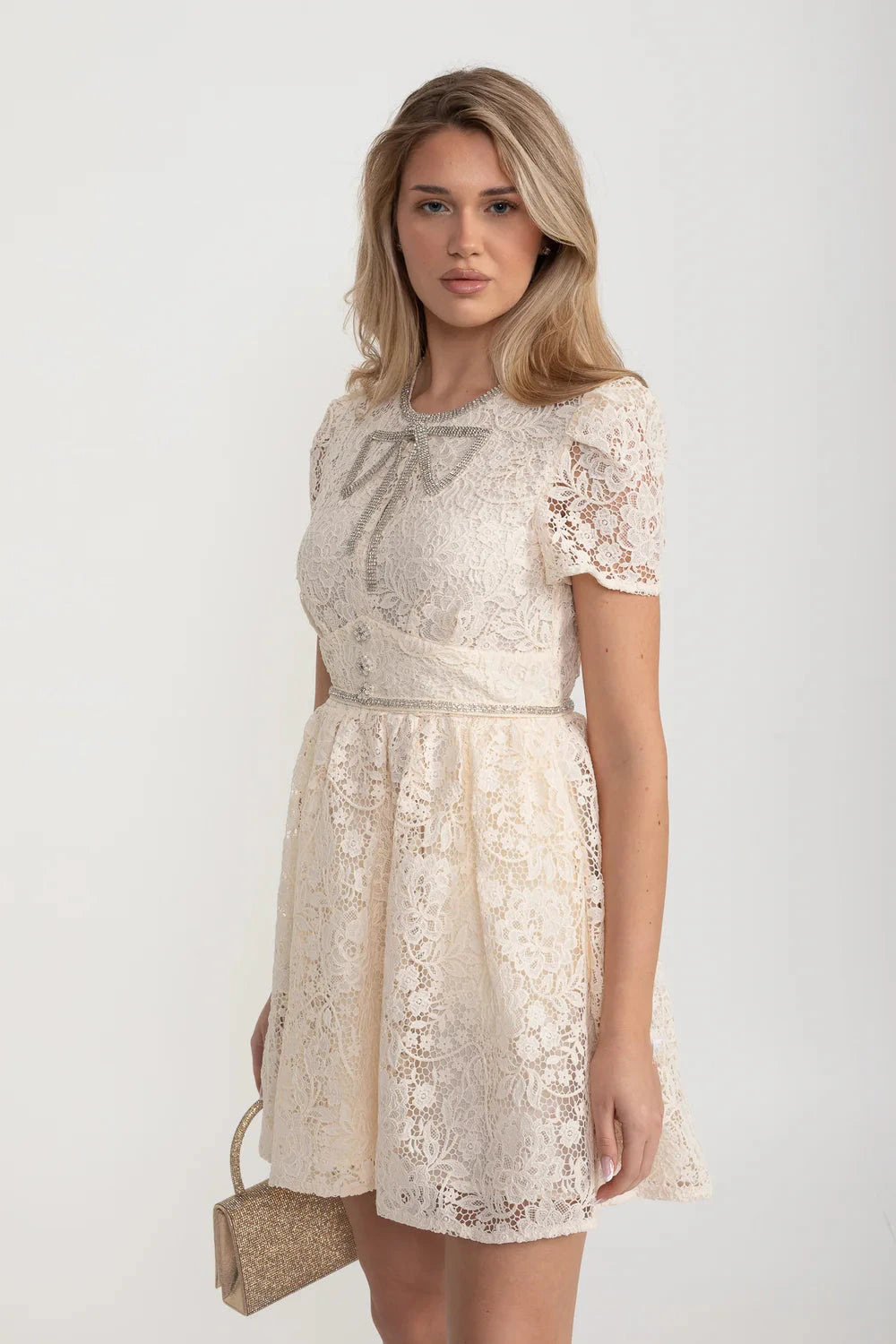 Short Sleeved Lace Dress With Rounded Neckline And Decorative Bow - Ivoire
