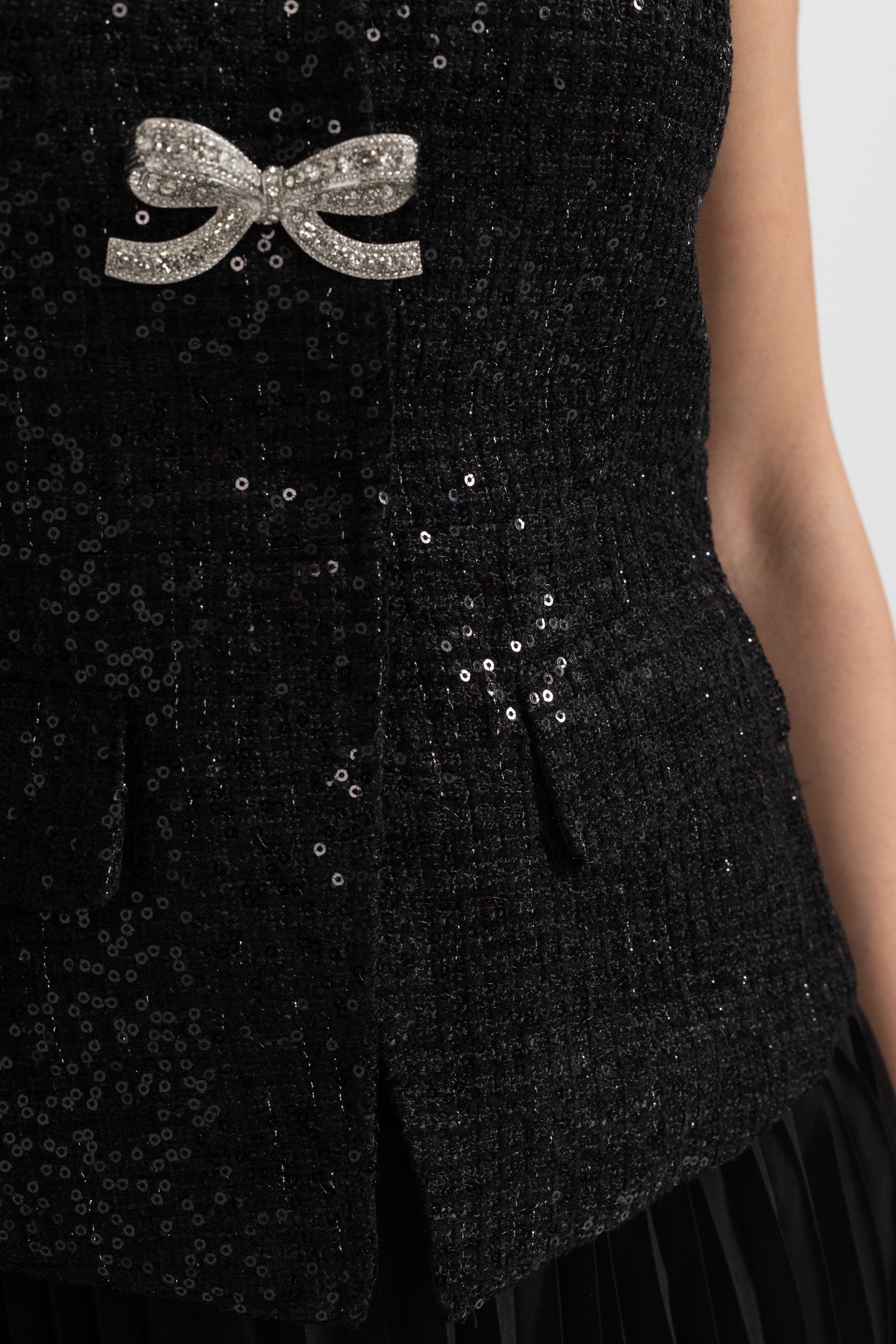 Elegant Dress With Sequined Top And Pleated Skirt - Black