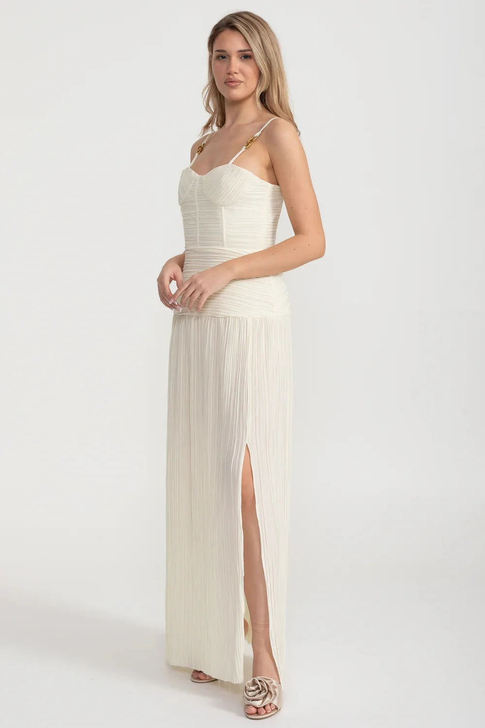 Elegant Dress With Ruched Fitted Bodice And Straight Skirt With Side Slit - Ivoire