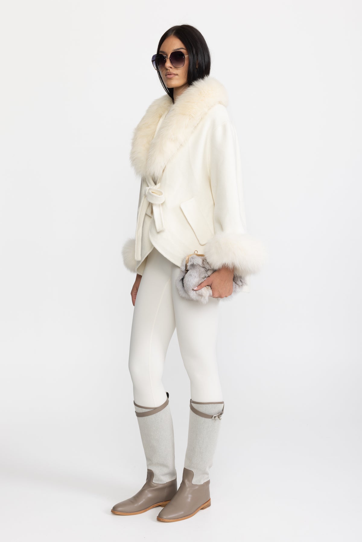 Cashmere Coat With Oversized Fox Fur Collar - Off White