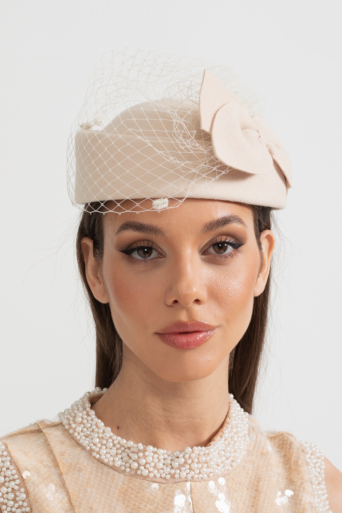 Elegant Hat With Delicate Netting And Decorative Bow Applique - Beige