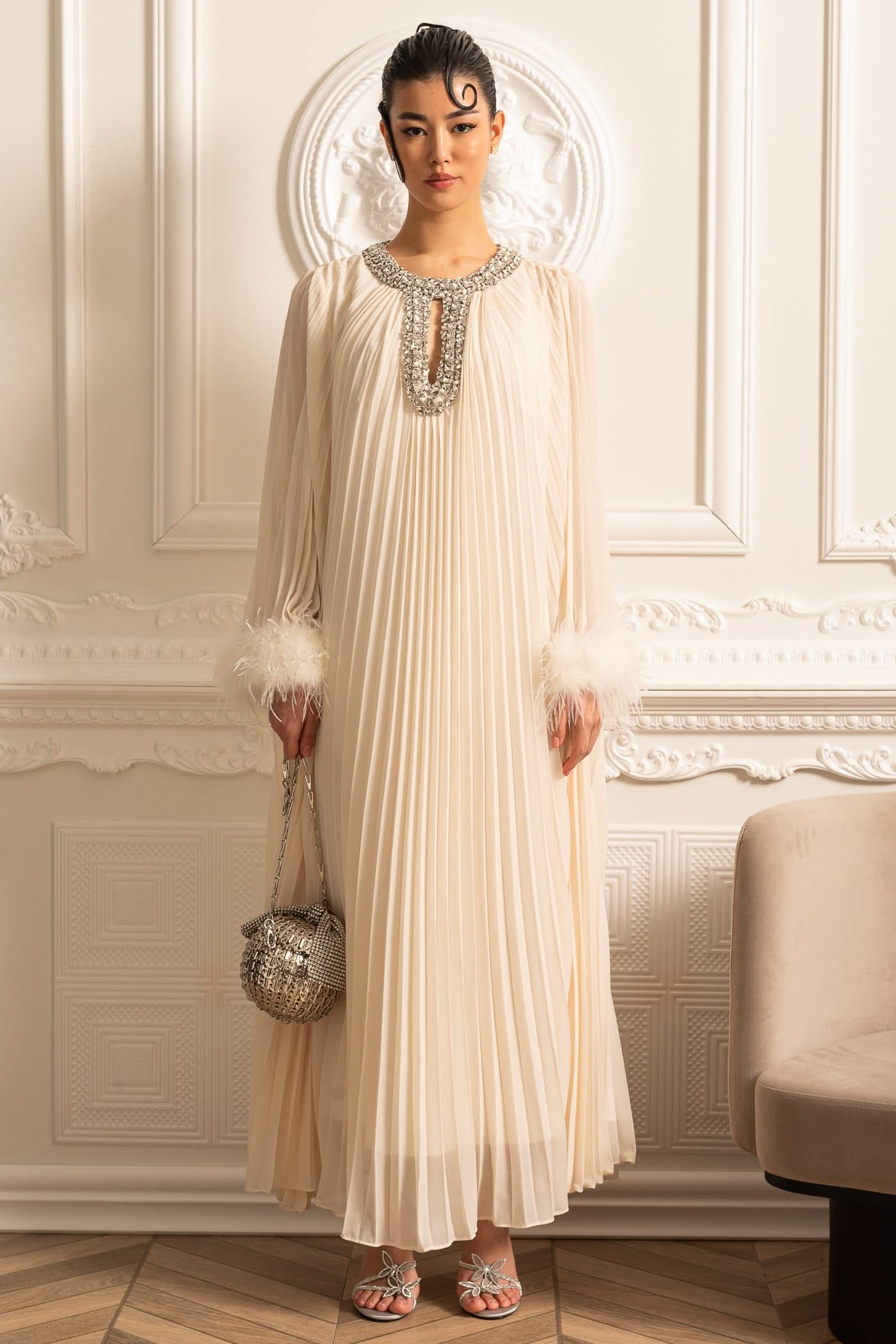 Pleated Long Dress With Feathered Cuffs And Sparkling Neckline - Ivoire