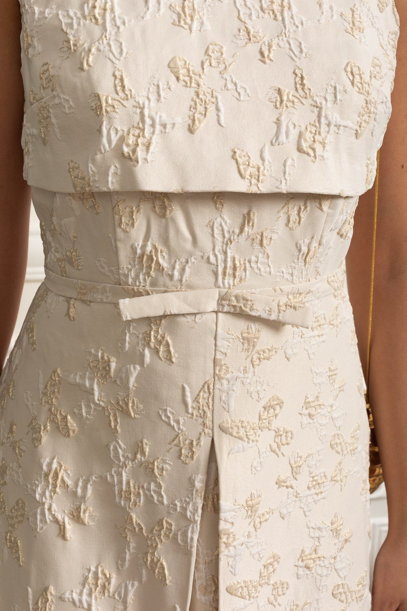 Floral Embroidered Sleeveless Dress With High Neckline And Front Slit - Ivoire