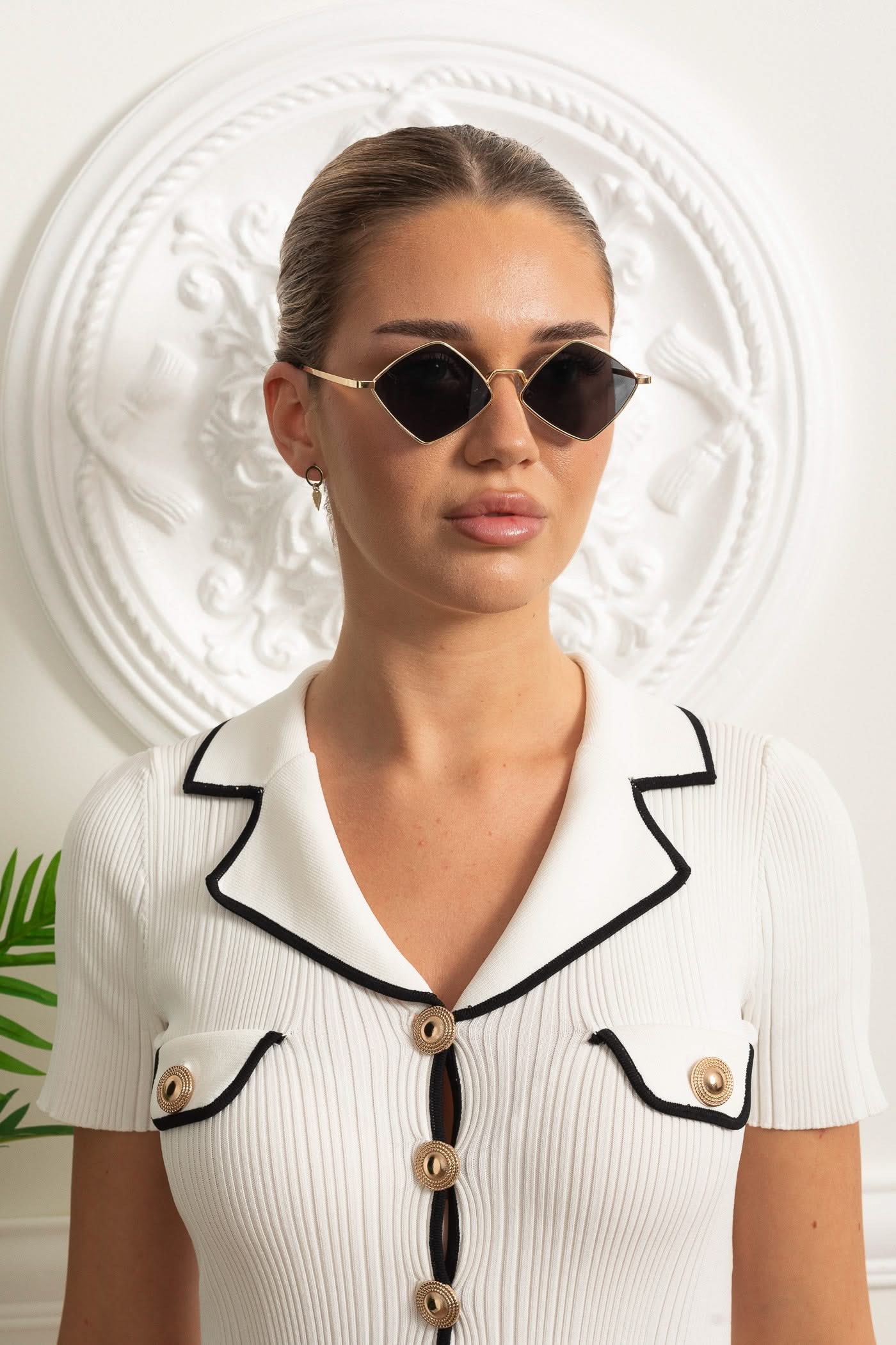 Geometric Diamond-Shaped Sunglasses with Slim Gold Frame – Black