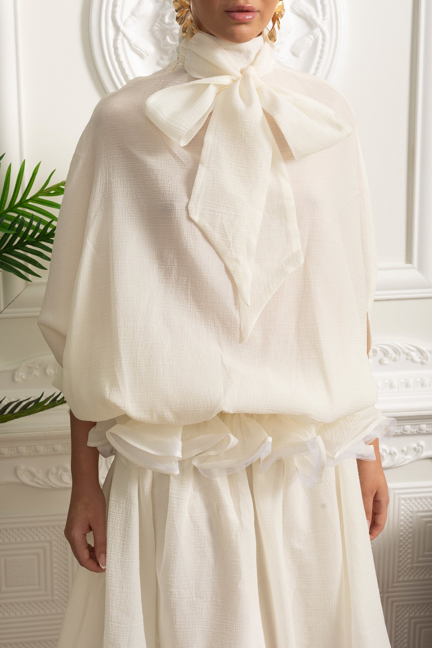 Organza Maxi Dress with Bow Collar and Voluminous Silhouette - Ivoire