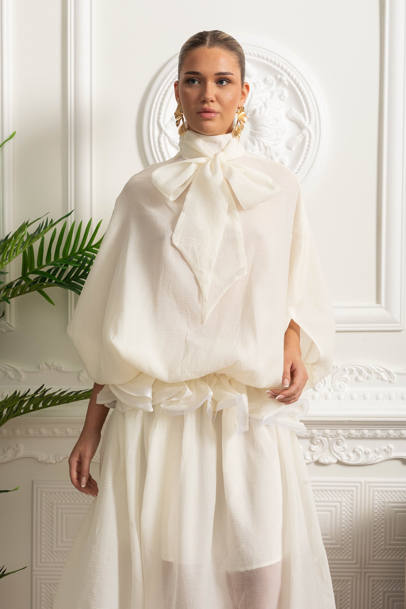 Organza Maxi Dress with Bow Collar and Voluminous Silhouette - Ivoire