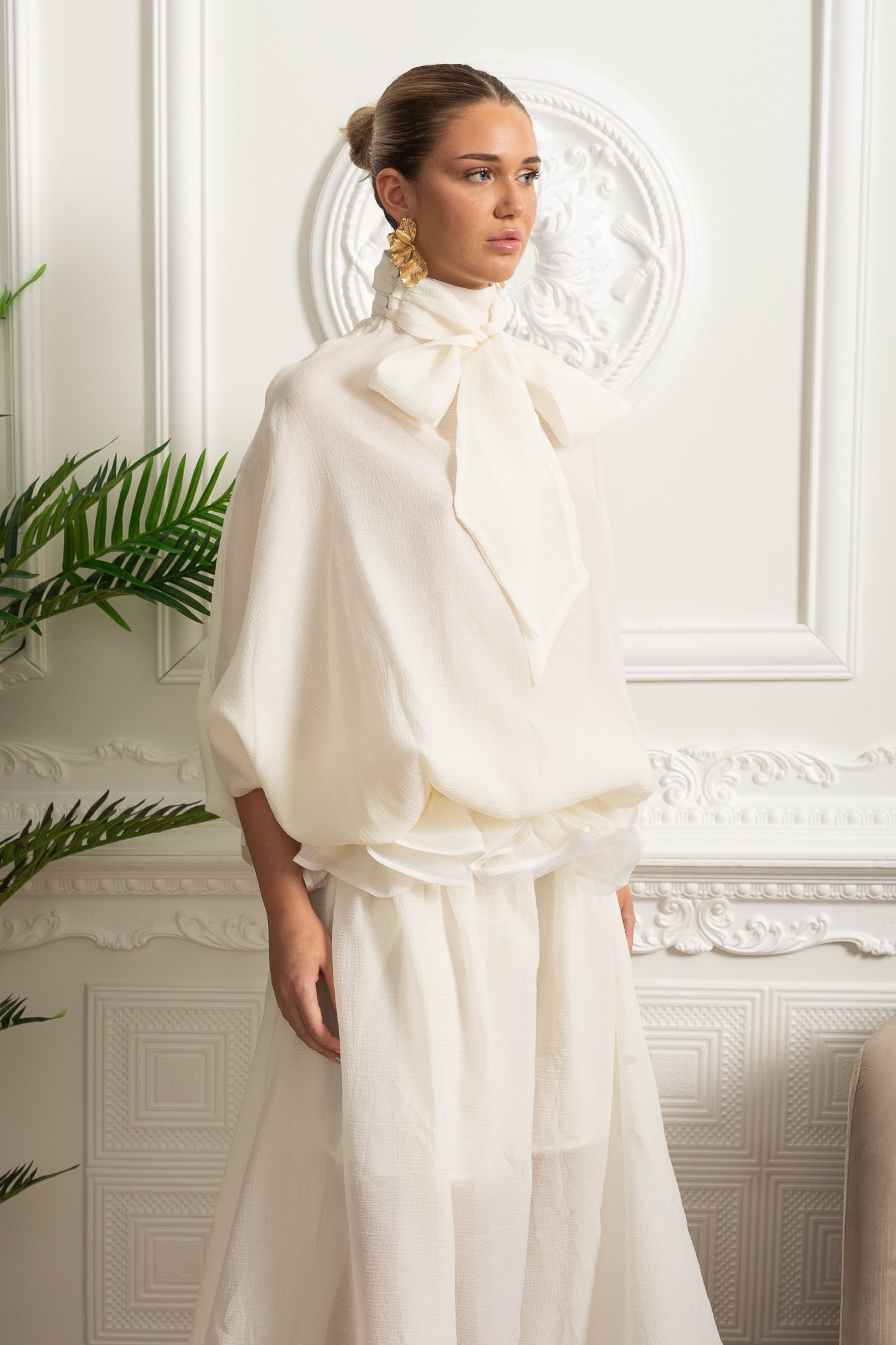 Organza Maxi Dress with Bow Collar and Voluminous Silhouette - Ivoire