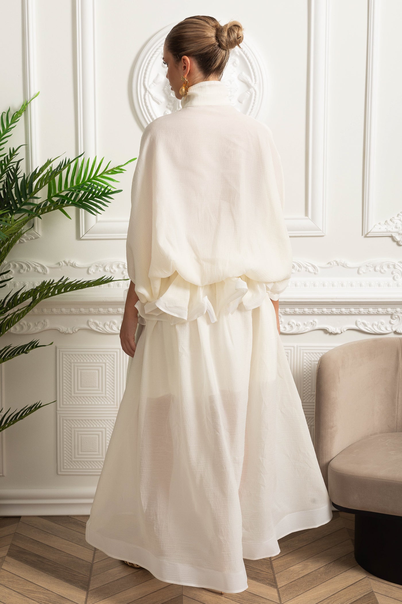 Organza Maxi Dress with Bow Collar and Voluminous Silhouette - Ivoire