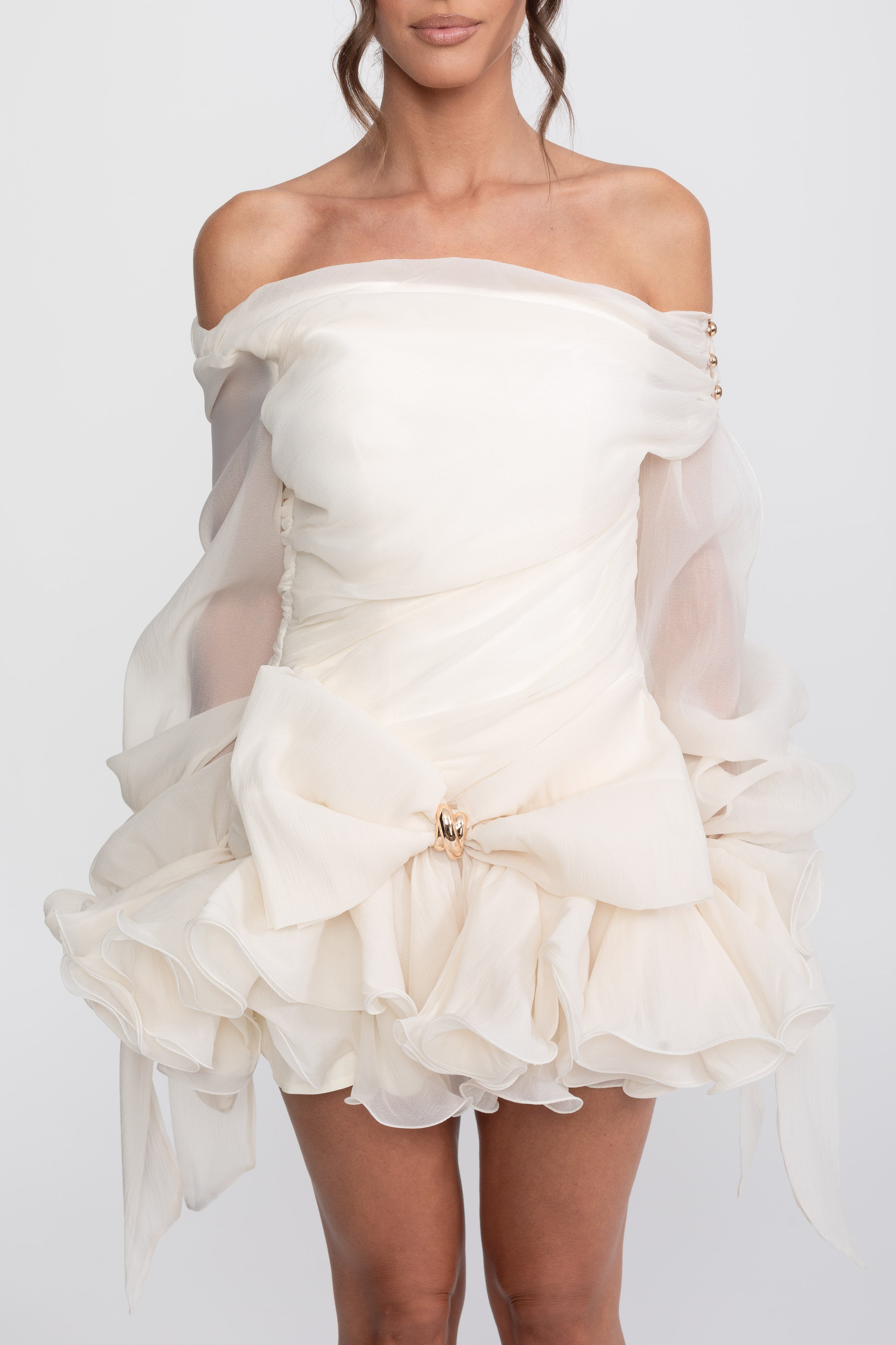 Off-Shoulder Bow Ruffle Mini Dress With Gold Buckle - Ivoire