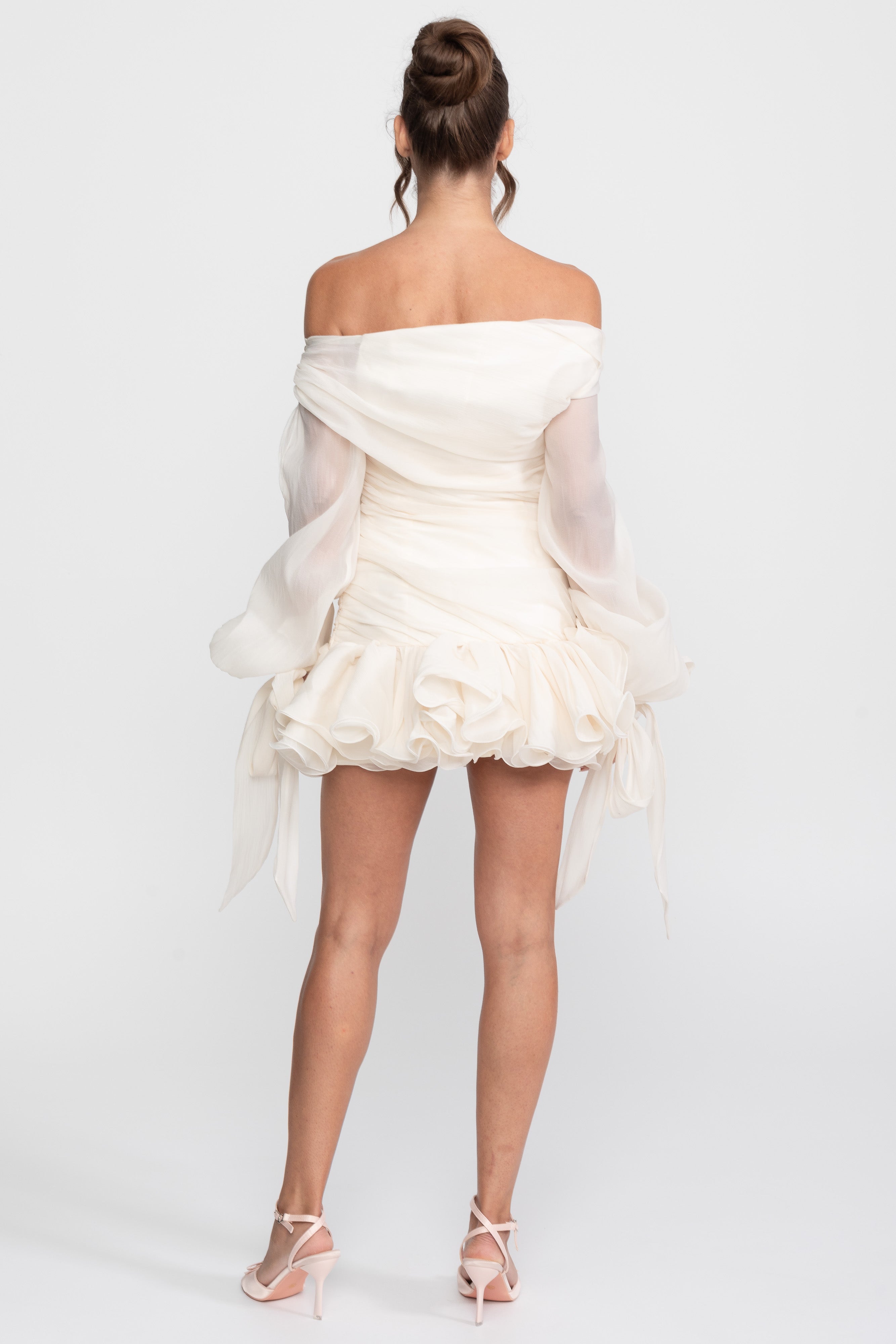 Off-Shoulder Bow Ruffle Mini Dress With Gold Buckle - Ivoire