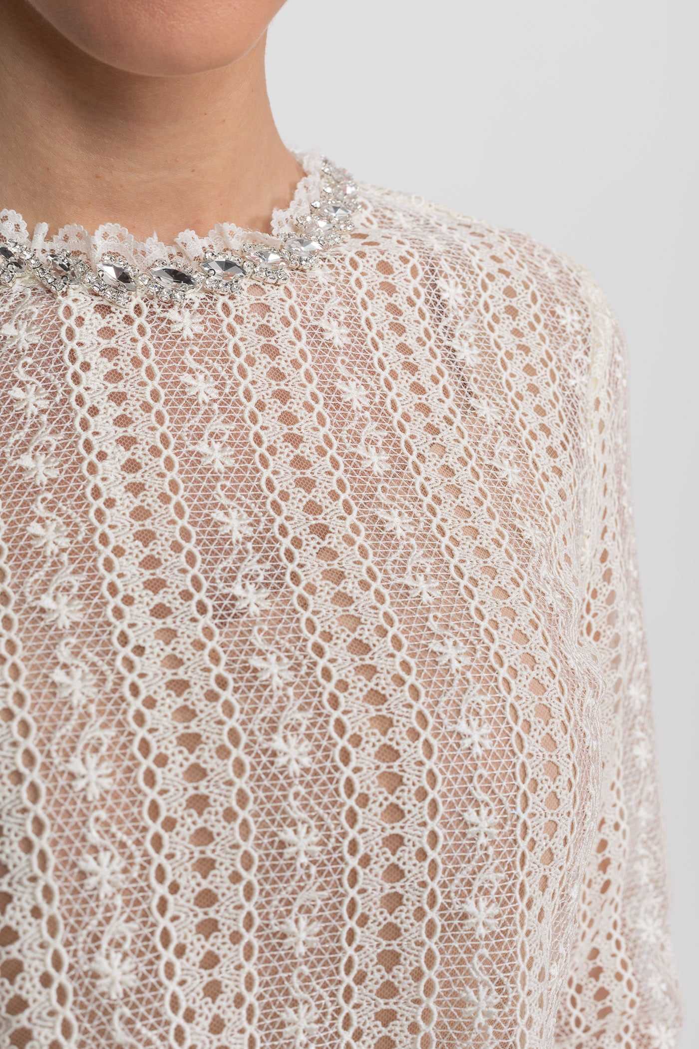 Lace Mini Dress With High Neckline And Pleated Skirt - Ivoire