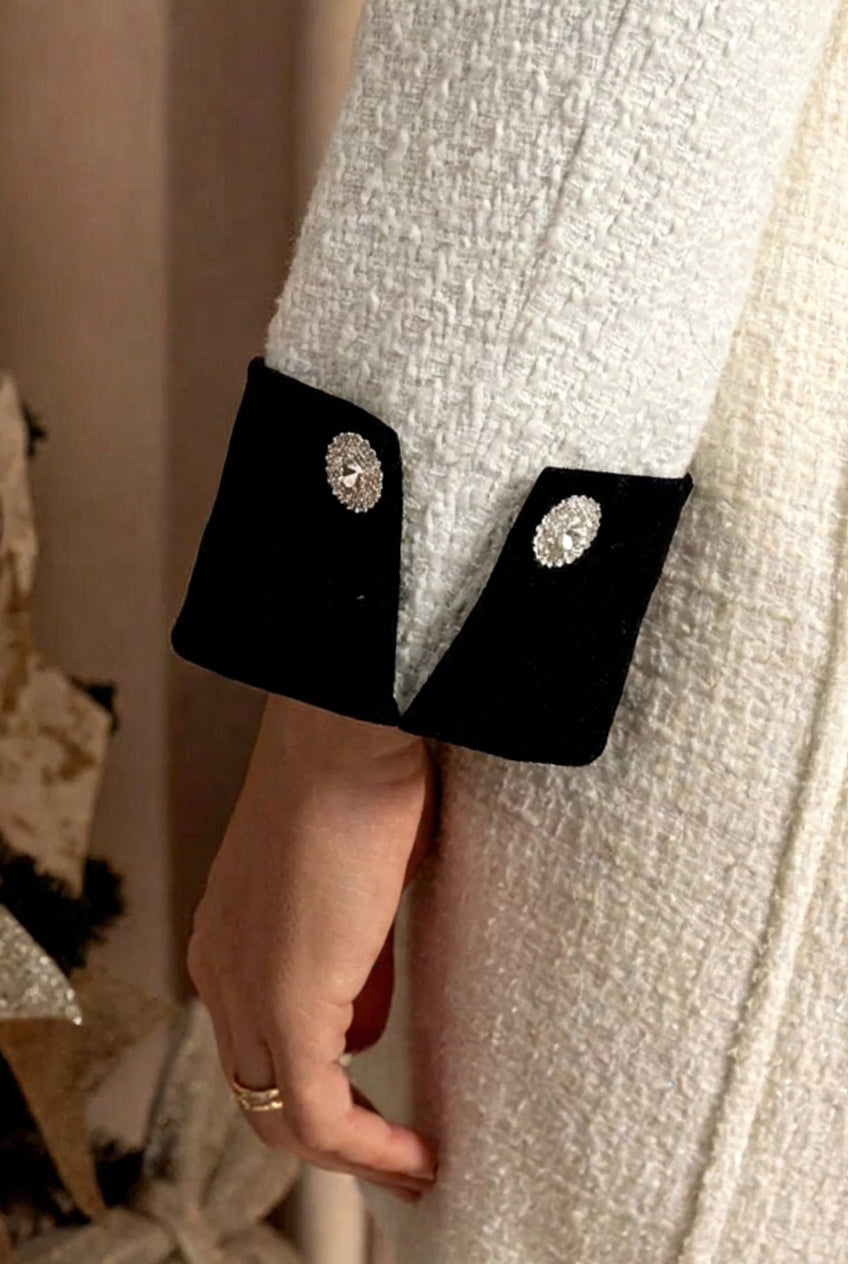 Tweed Blazer With Contrasting Elements And Metallic Bow Accent - White