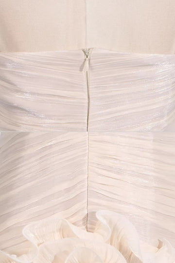 Elegant Ruched Gown With Fitted Bodice And Ruffled Waistline - Ivoire