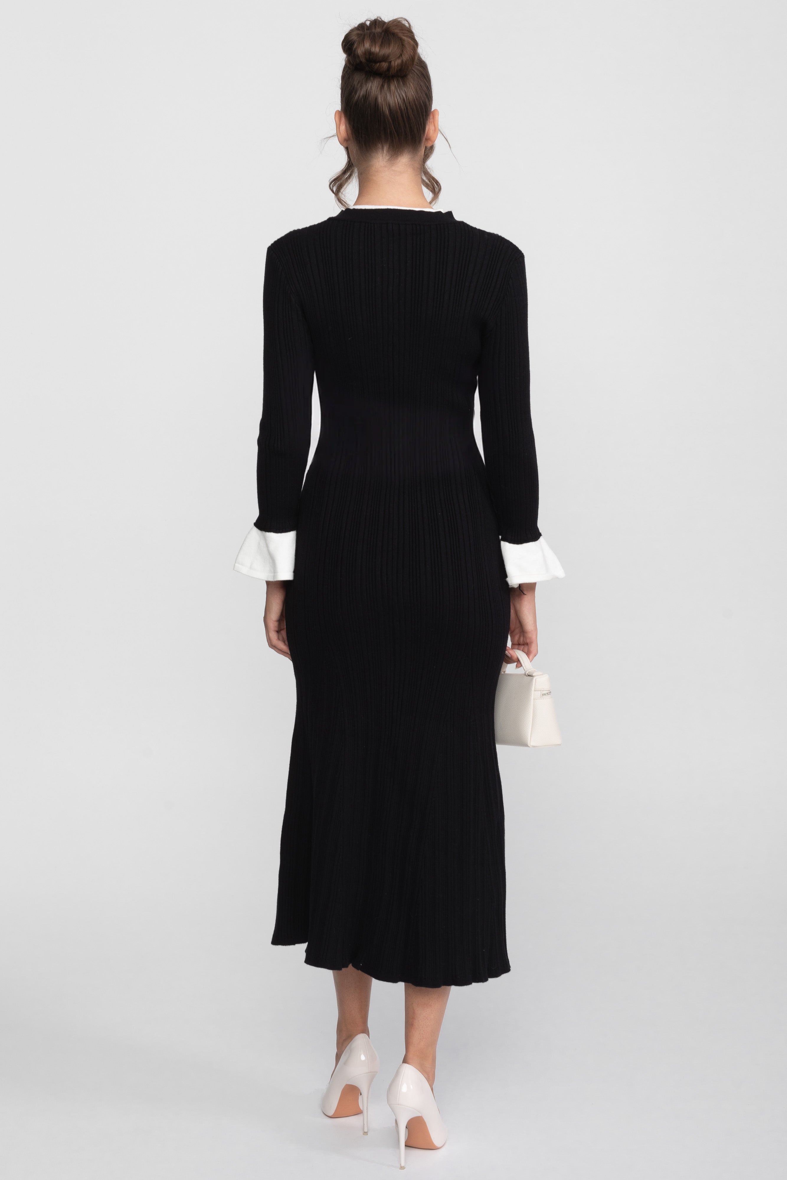 Ribbed Knit Midi Dress With White Cuffs And Collar - Black