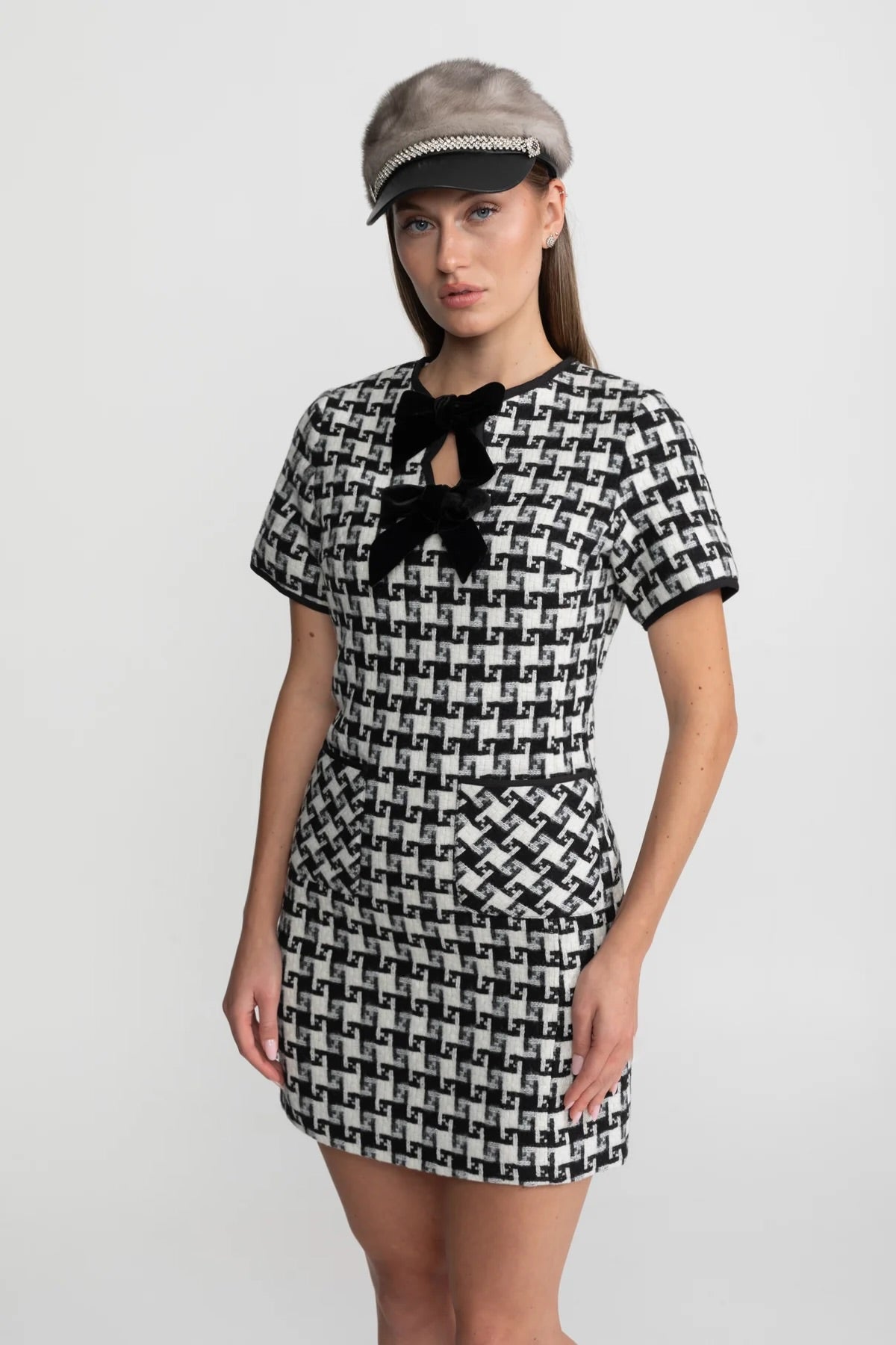houndstooth tweed mini dress Velvet Bow Tweed Mini Dress With Check Pattern – Black And White, XS