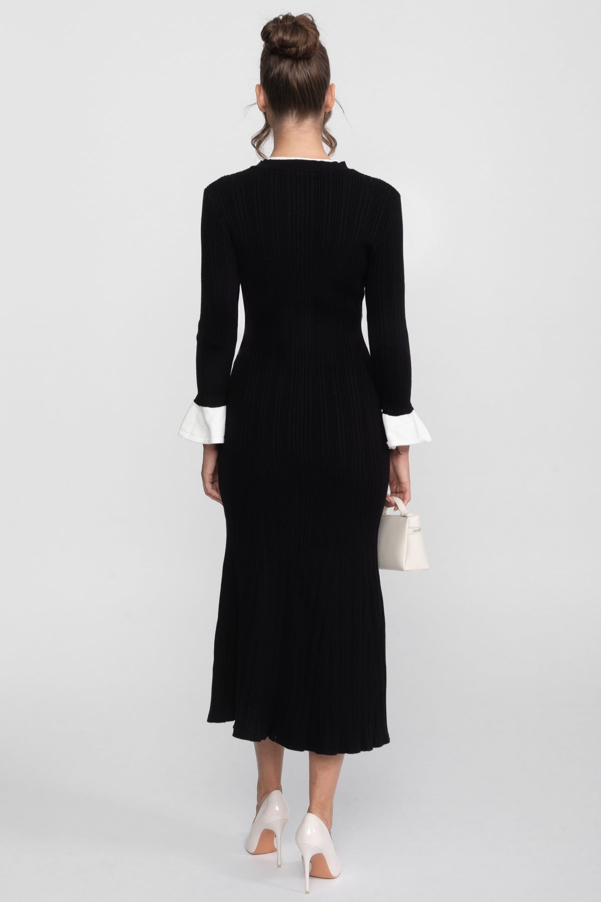Ribbed Knit Midi Dress With White Cuffs And Collar - Black