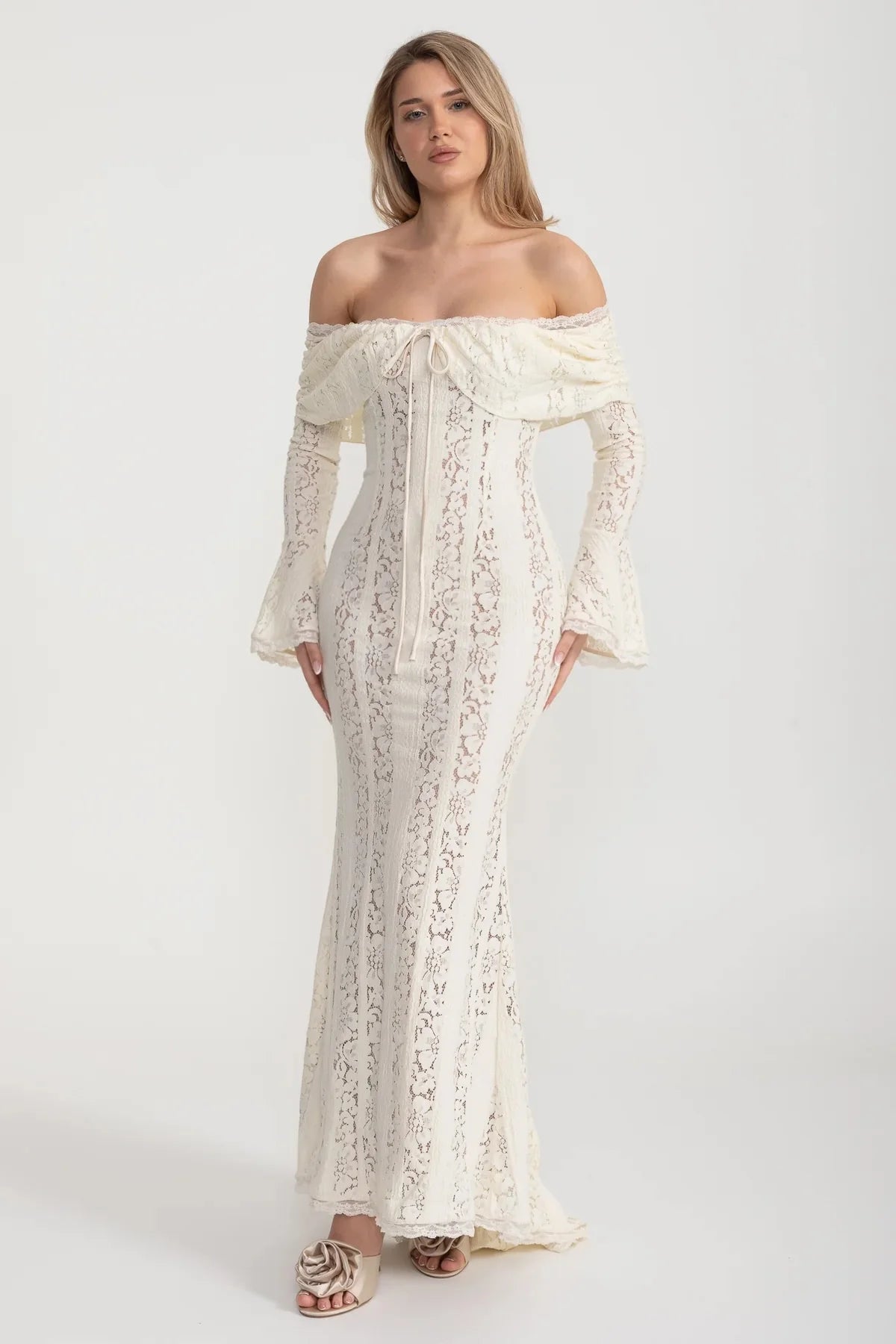 Elegant Off-Shoulder Lace Gown With Long Flared Sleeves - Ivoire