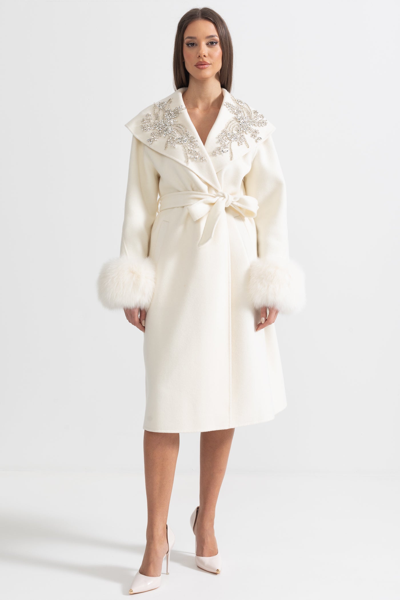 Cashmere Overcoat With Fox Fur Cuffs And 3D Floral Detailing - Ivoire