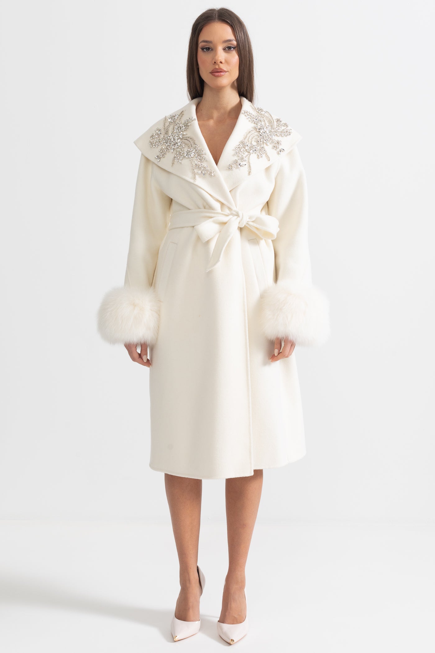 Cashmere Overcoat With Fox Fur Cuffs And 3D Floral Detailing - Ivoire