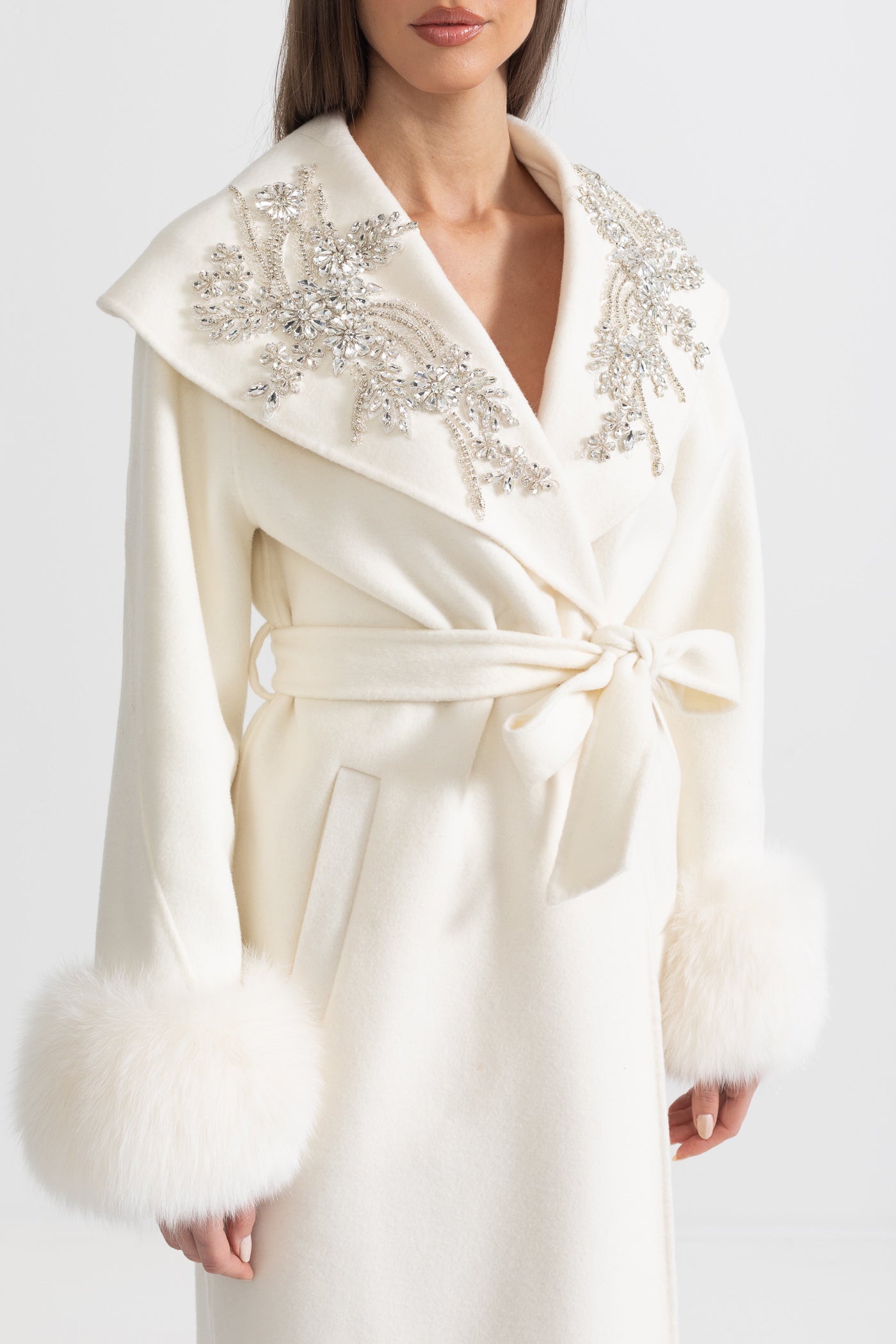 Cashmere Overcoat With Fox Fur Cuffs And 3D Floral Detailing - Ivoire