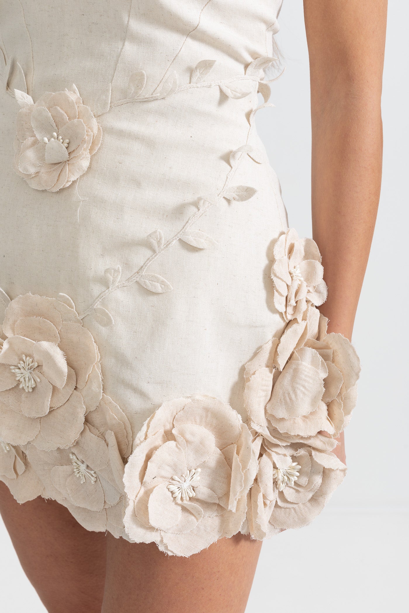 Bustier Dress With 3D Floral Appliqués - Ivoire