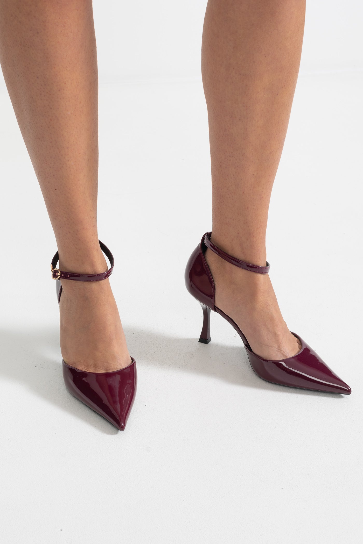 Glossy High-Heels With Pointed Toes - Burgundy