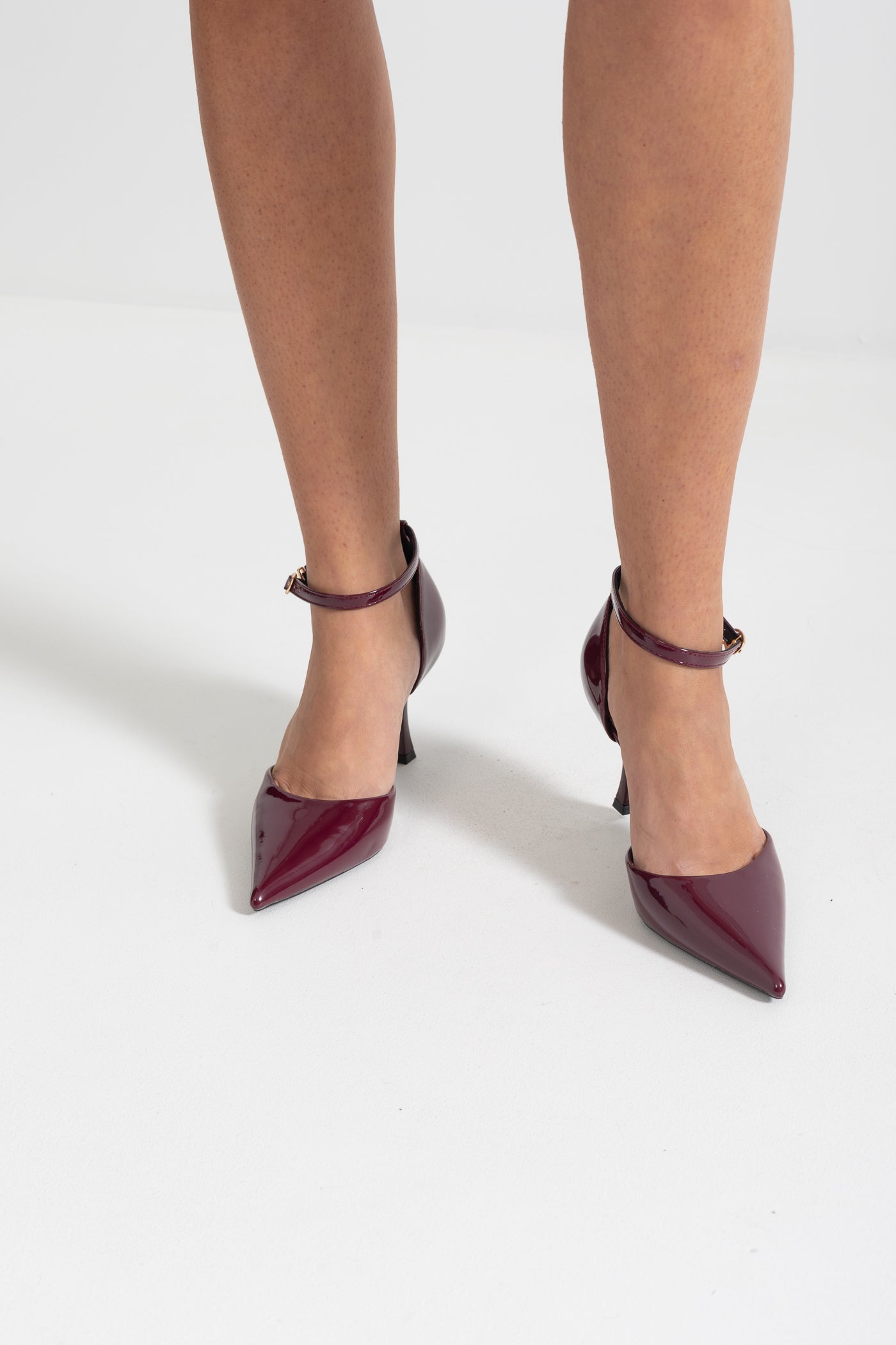 Glossy High-Heels With Pointed Toes - Burgundy