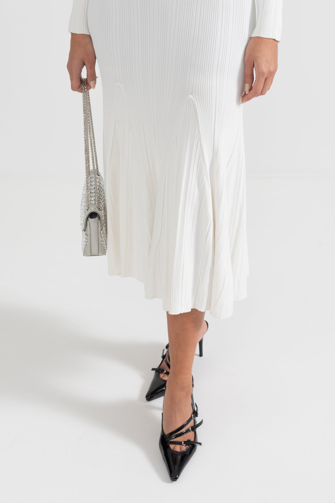 Elegant Ribbed Dress With Long Sleeves - White