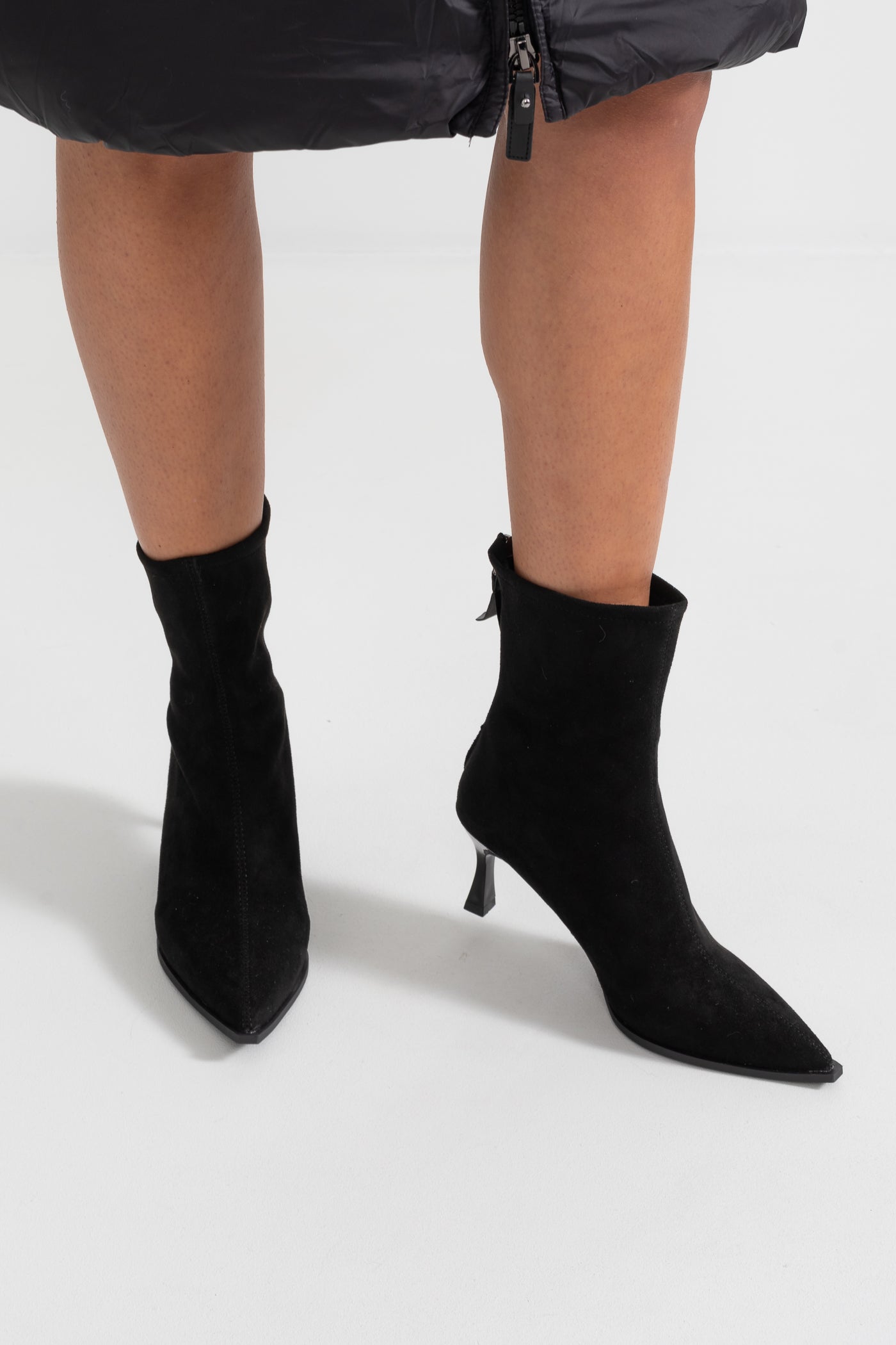 Elegant Suede Ankle Boots - Black