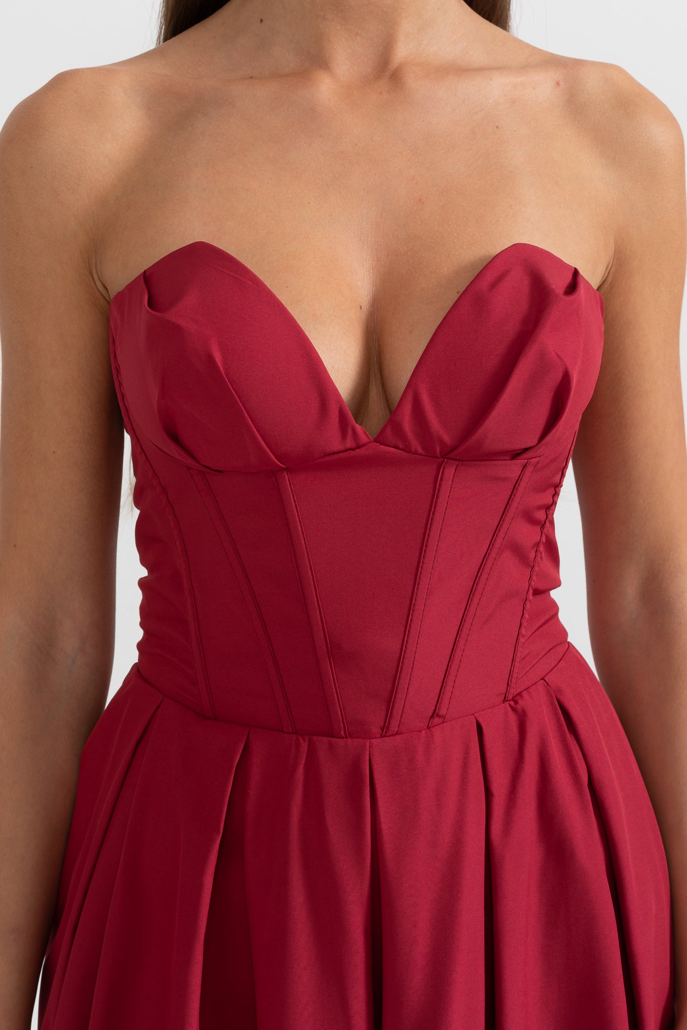 Sophisticated Strapless Midi Dress with Fitted Bodice - Burgundy