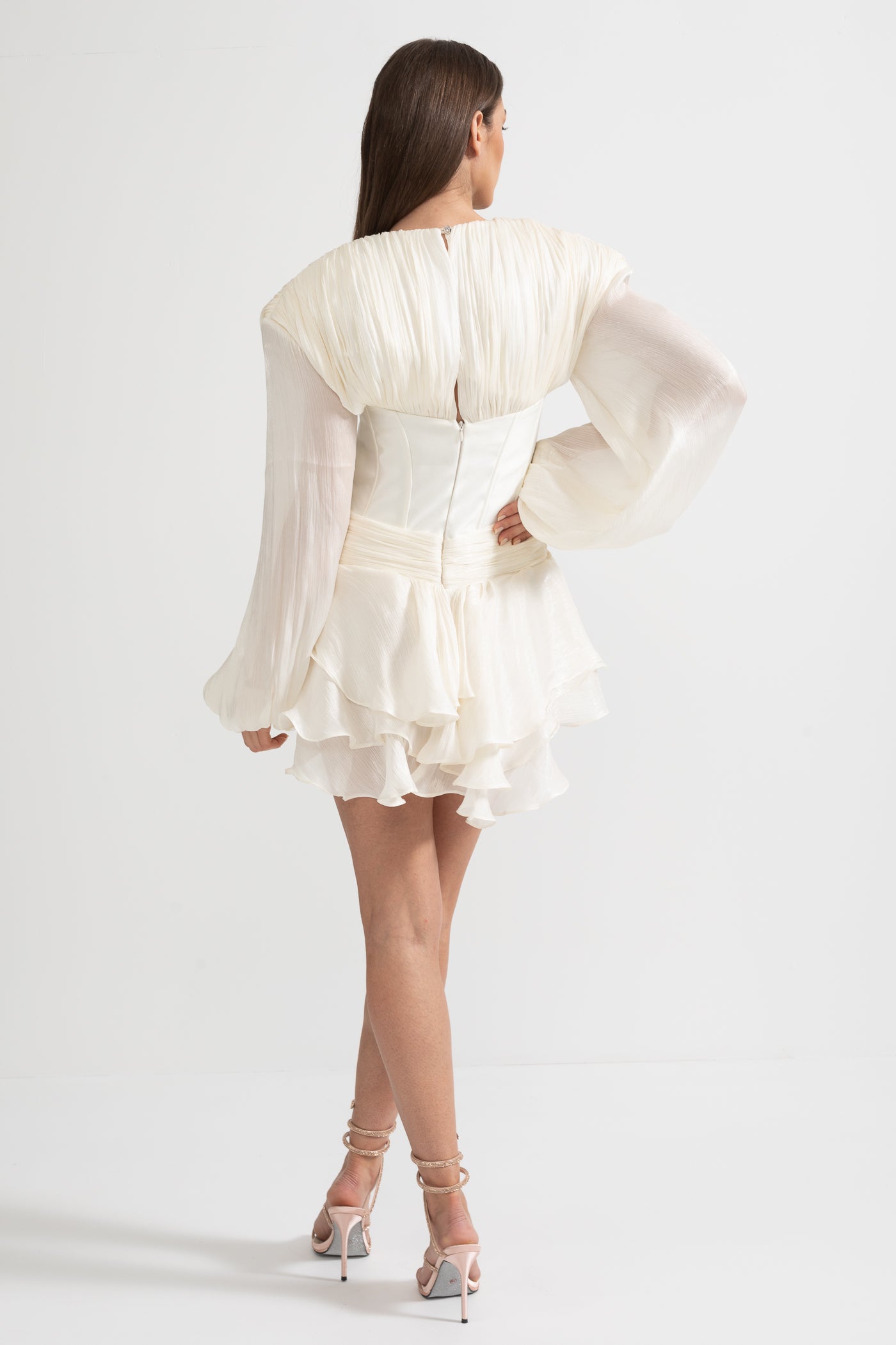 Elegant Dress With Corset-Style Bodice, Layered Ruffle Hem And Puffed Sleeves - White