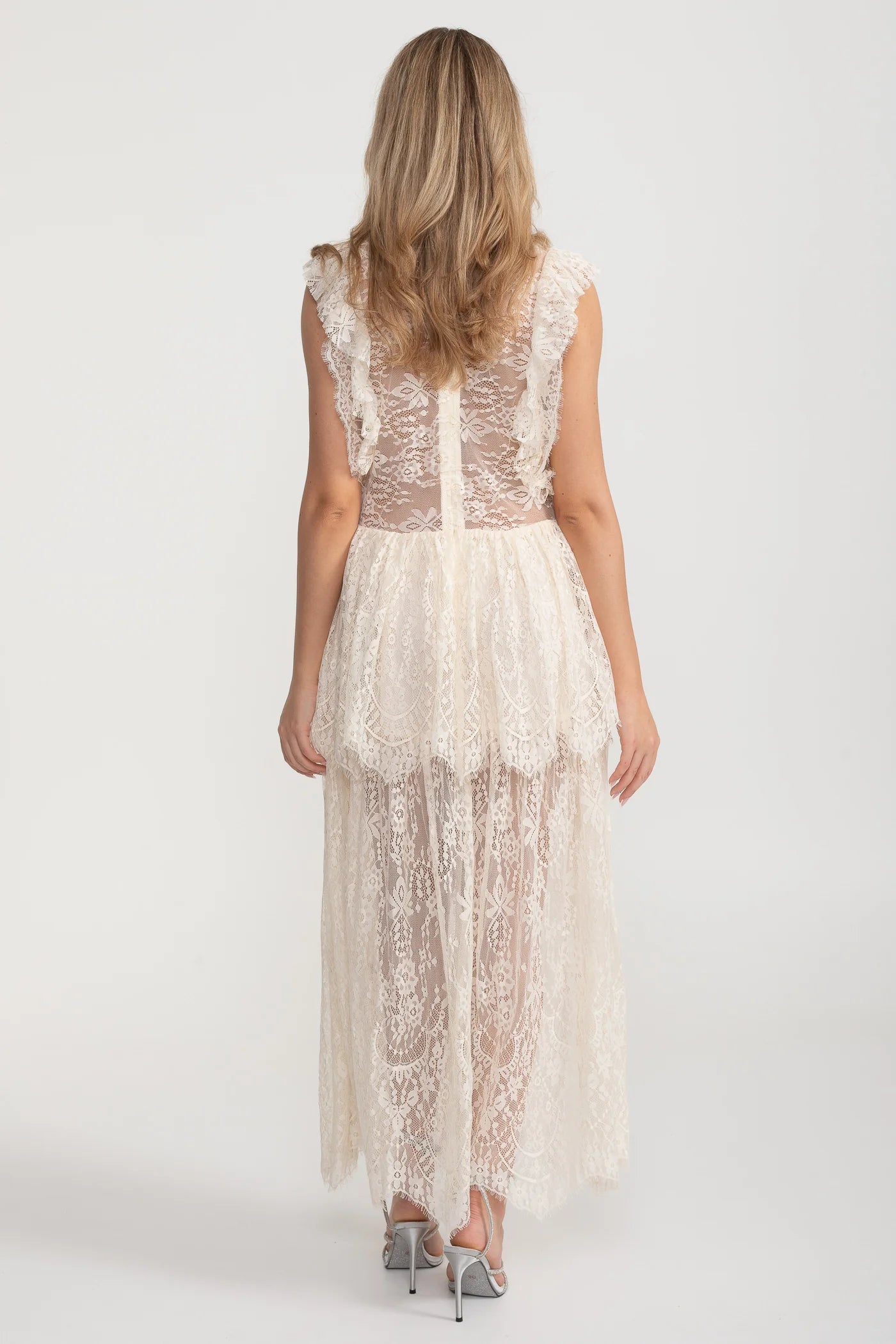 Elegant Vintage-Inspired Lace Dress With Ruffled Details And Layered Skirt  - Ivoire