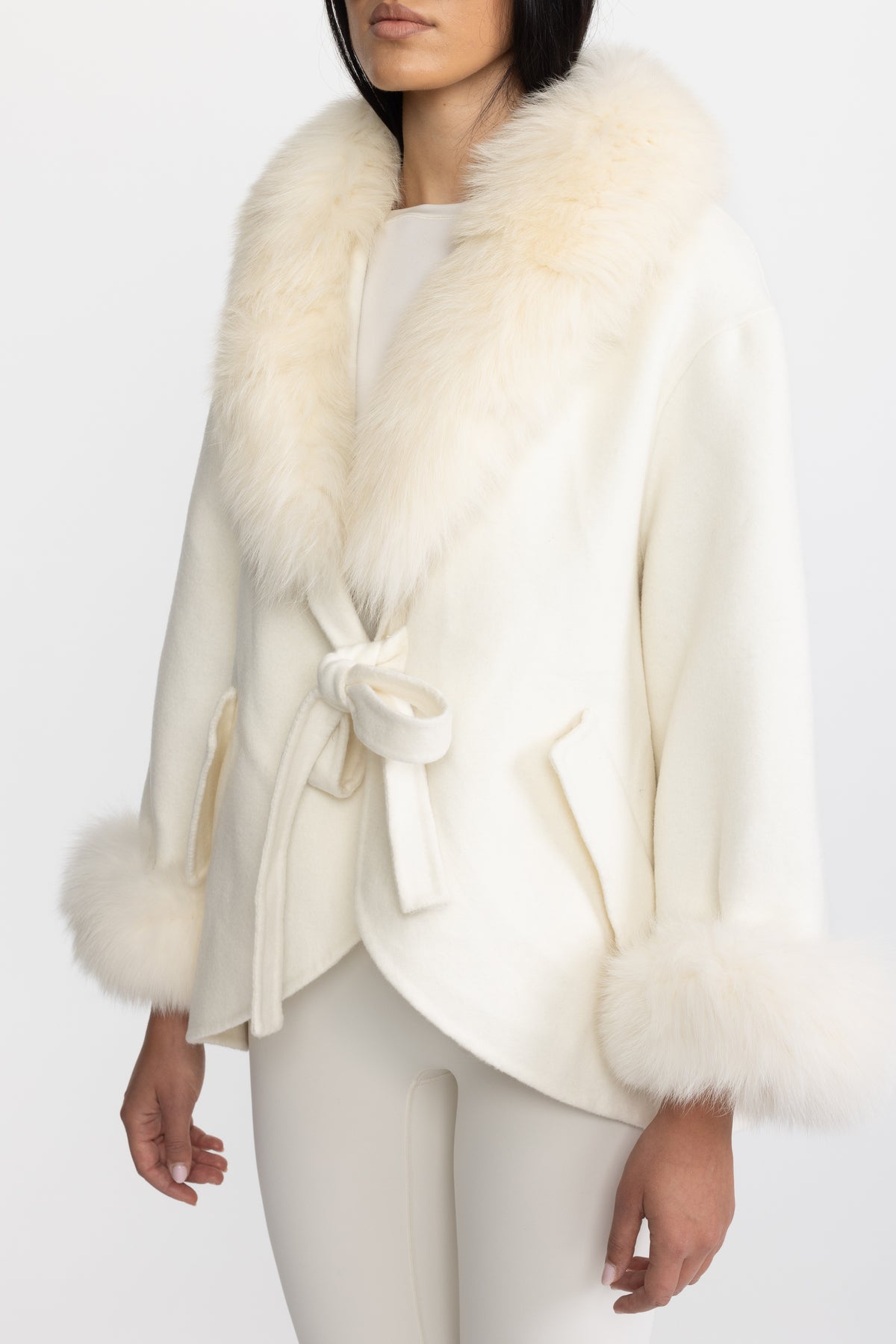 Cashmere Coat With Oversized Fox Fur Collar - Off White