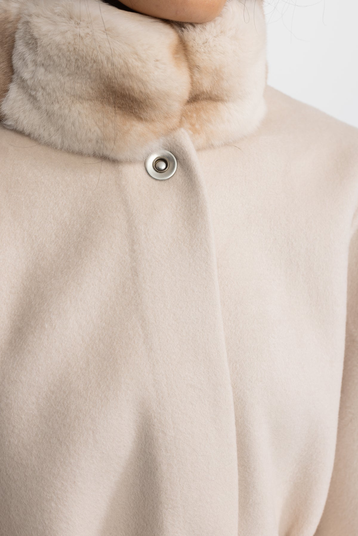 Belted Wool&Cashmere Cape Coat with Chinchilla Rex Fur Collar and Cuffs - Ivoire
