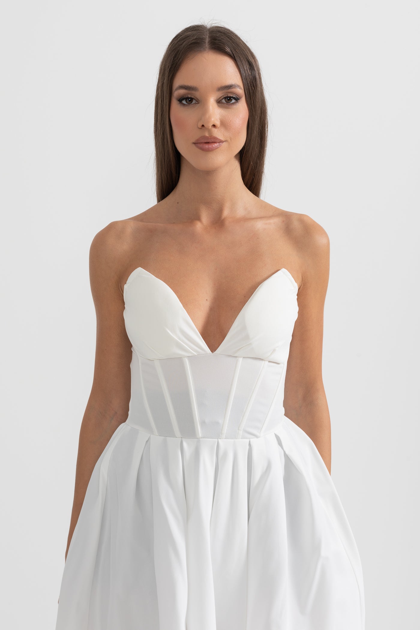 Sophisticated Strapless Midi Dress with Fitted Bodice - White