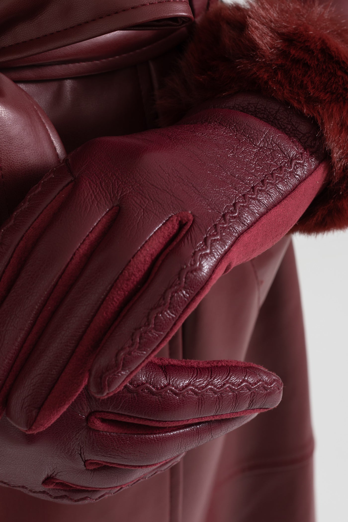 Vegan Leather Gloves With Fur Cuffs - Burgundy