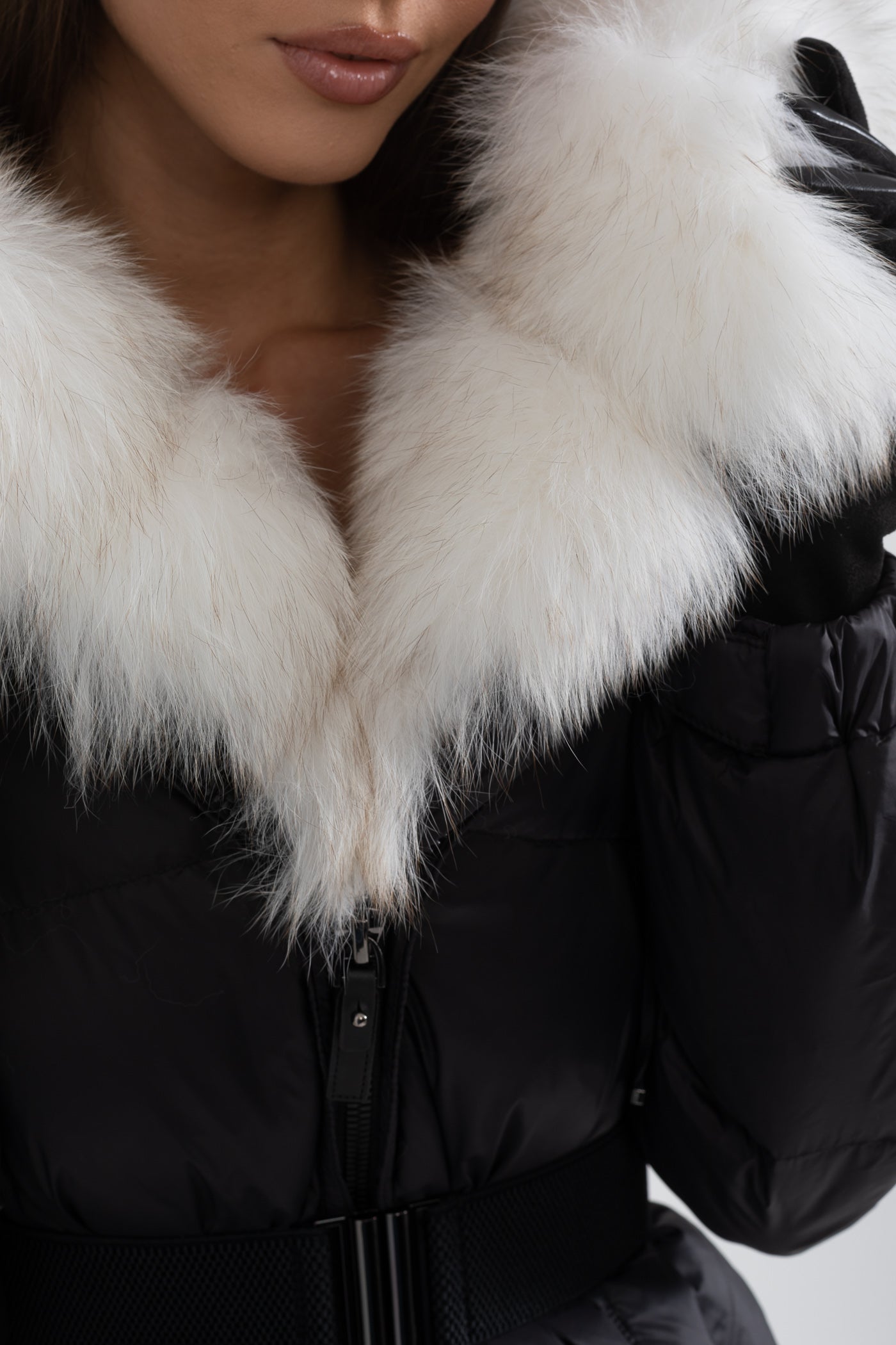 Puffer Jacket With Waistbelt And White Fox Fur-Lined Hood - Black