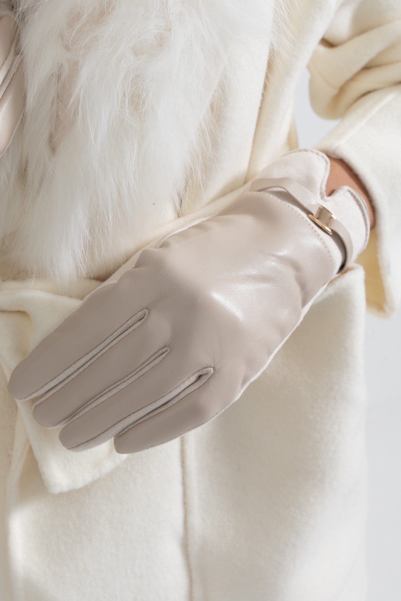 Vegan Leather And Suede Gloves With Gold Buckle Detail - Beige